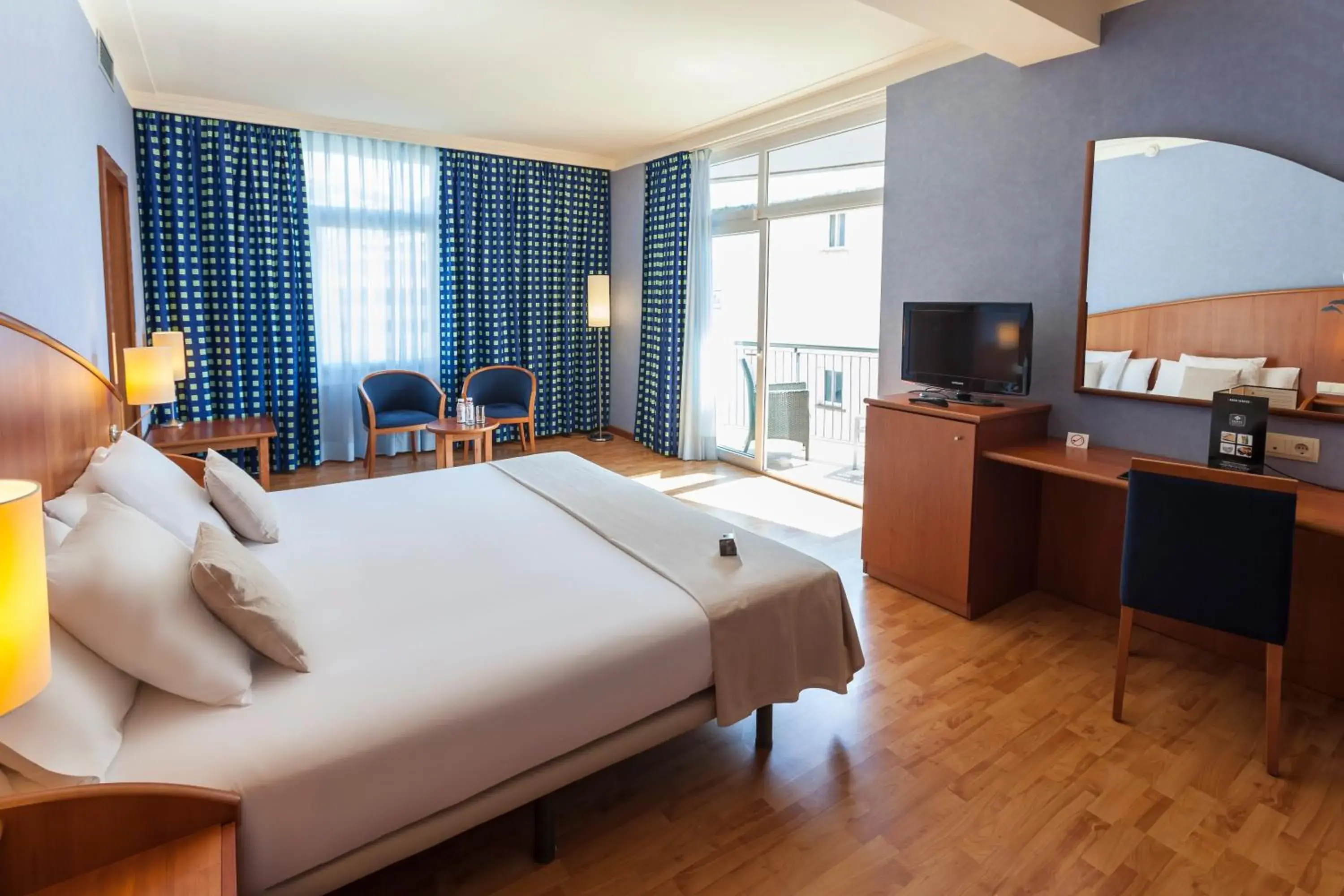 Two-Bedroom Suite with Sofa Bed in Hotel Delfín 4 Sup Two-Bedroom Suite with Sofa Bed in Hotel Delfín 4 Sup