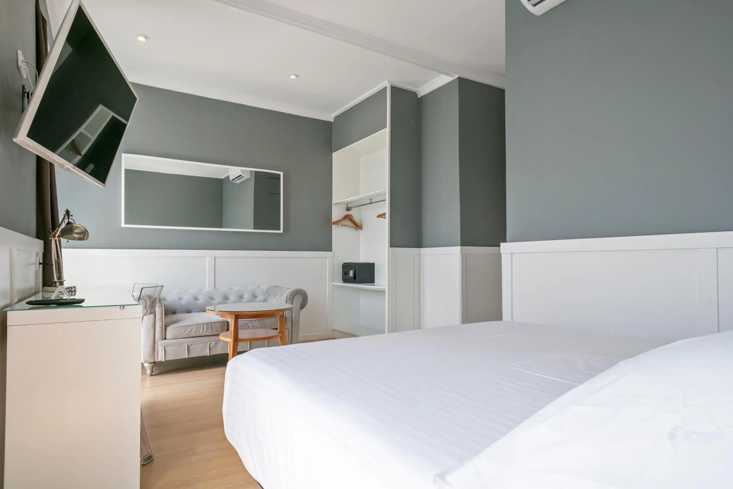 Superior Double Room with View to the Square in Venecia Plaza Centro Superior Double Room with View to the Square in Venecia Plaza Centro