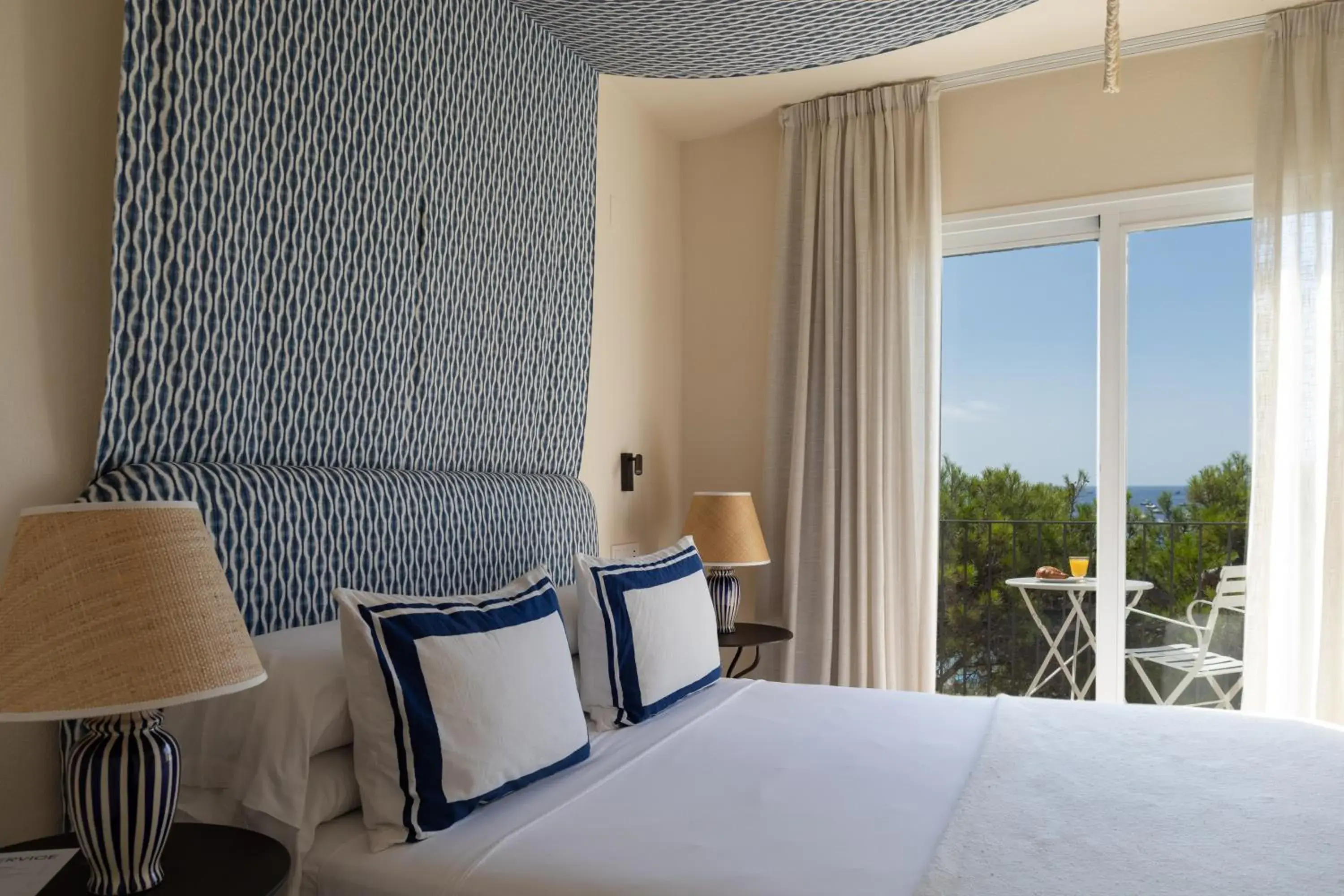 Deluxe Double Room with Sea View in Hotel Isabella's Llafranc Deluxe Double Room with Sea View in Hotel Isabella's Llafranc