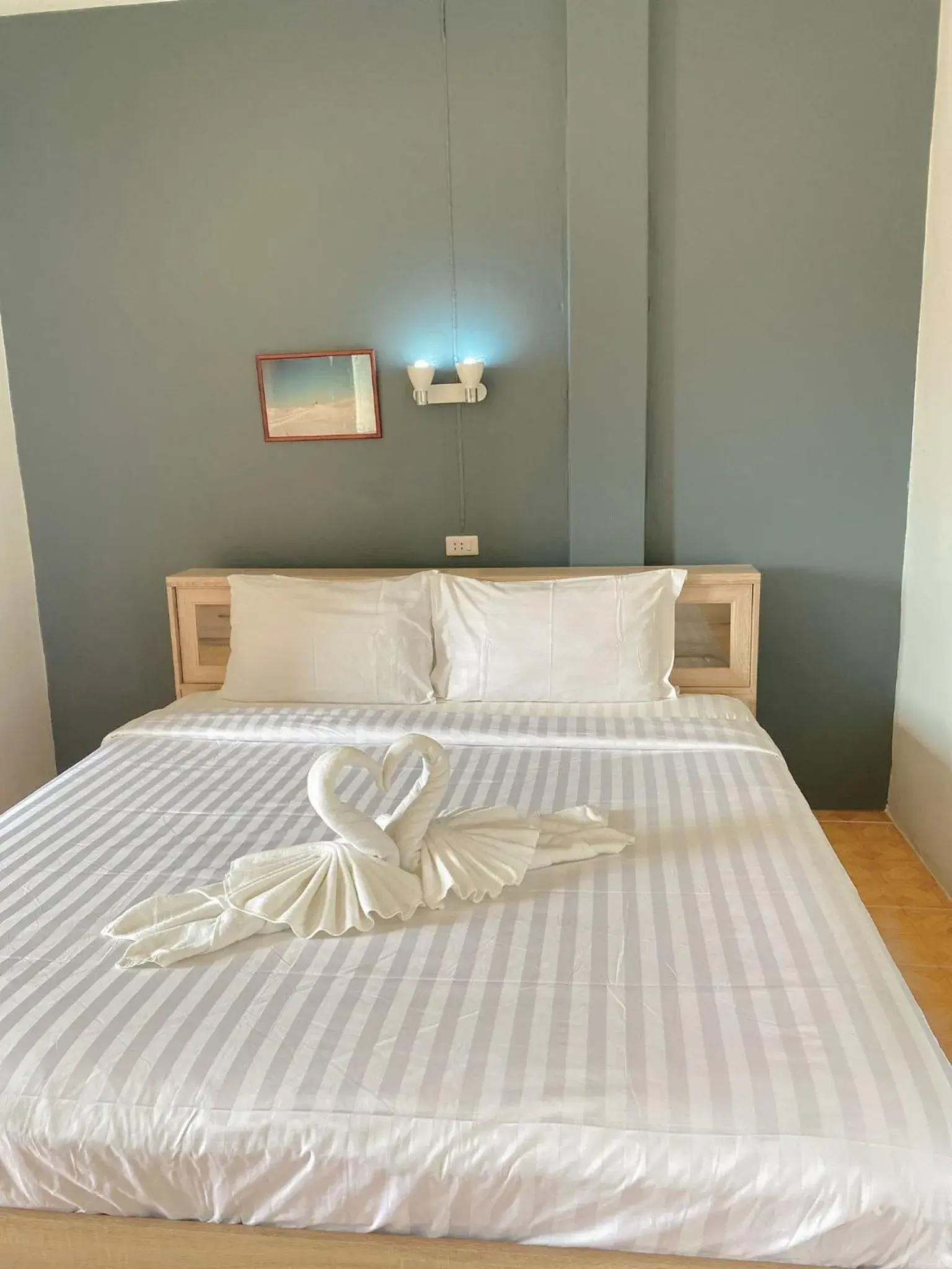 Deluxe Double Room with Balcony in 2 Vikings Guesthouse Deluxe Double Room with Balcony in 2 Vikings Guesthouse