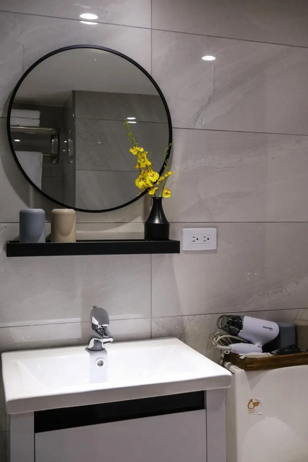 Quadruple Room with Shower in Giant Rich Hotel Quadruple Room with Shower in Giant Rich Hotel