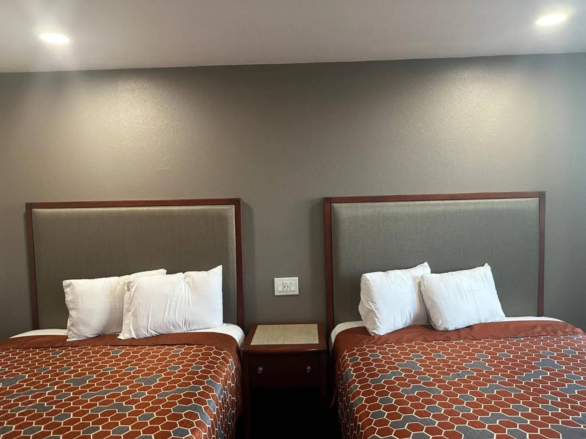 Deluxe Room in ROYAL MOTEL TRACY Deluxe Room in ROYAL MOTEL TRACY