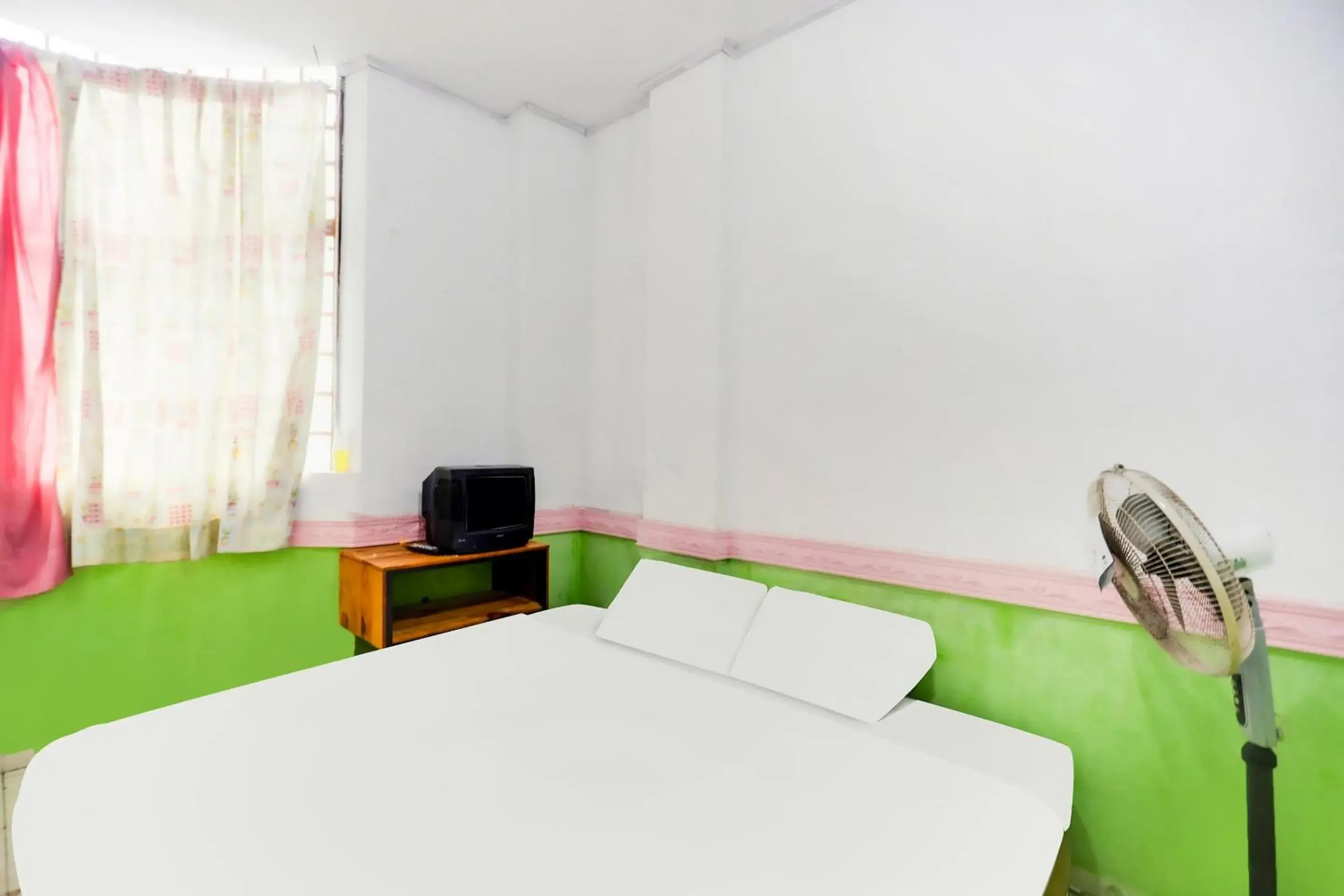 Budget Double Room in Hotel O Penginapan Saweri GadingNearKlub Golf Ria Bintan Budget Double Room in Hotel O Penginapan Saweri GadingNearKlub Golf Ria Bintan