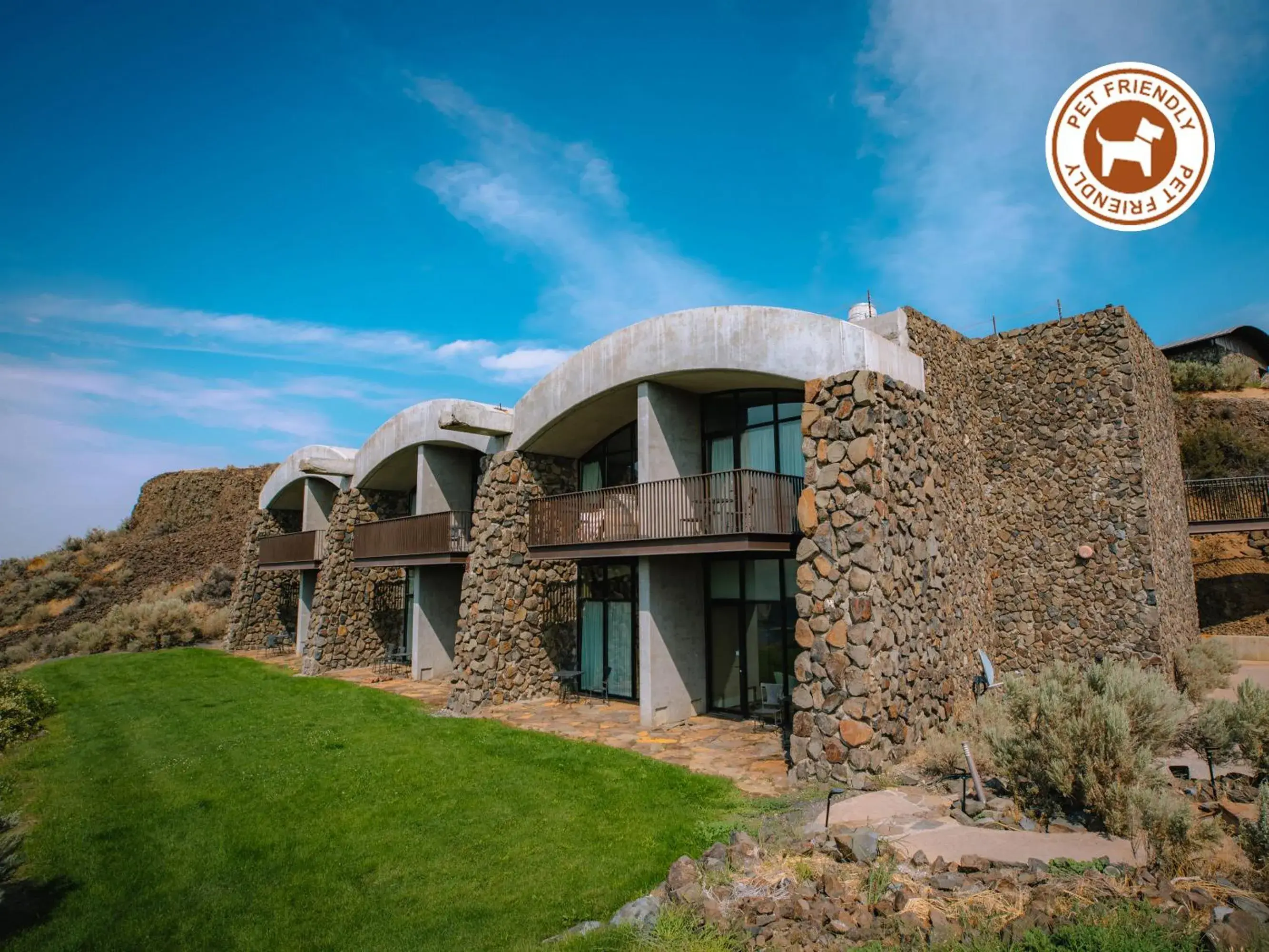 Deluxe Queen Room with Two Queen Beds in Sagecliffe Resort & Spa Deluxe Queen Room with Two Queen Beds in Sagecliffe Resort & Spa