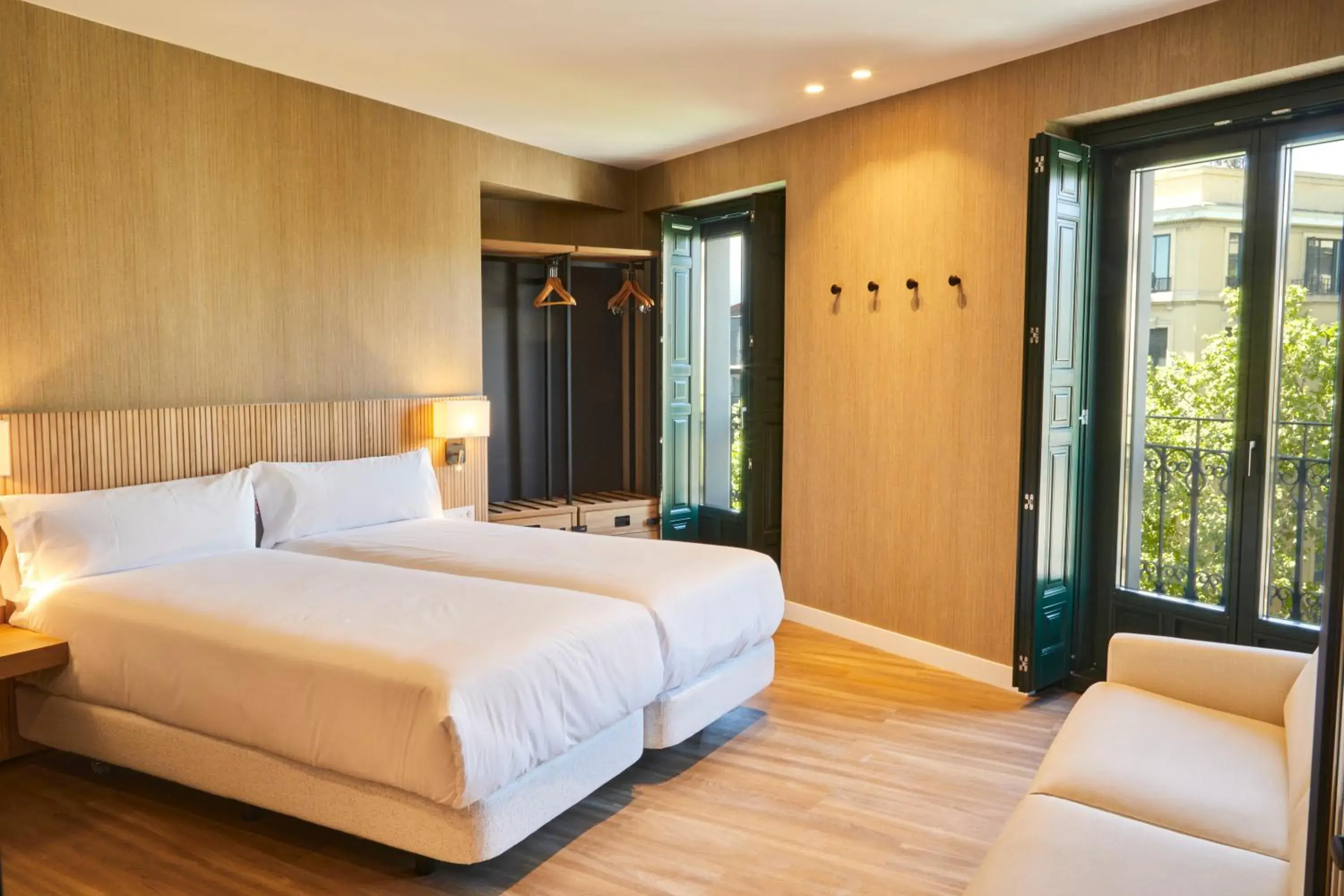 Twin Room with Balcony in LATROUPE Prado Hostel Twin Room with Balcony in LATROUPE Prado Hostel