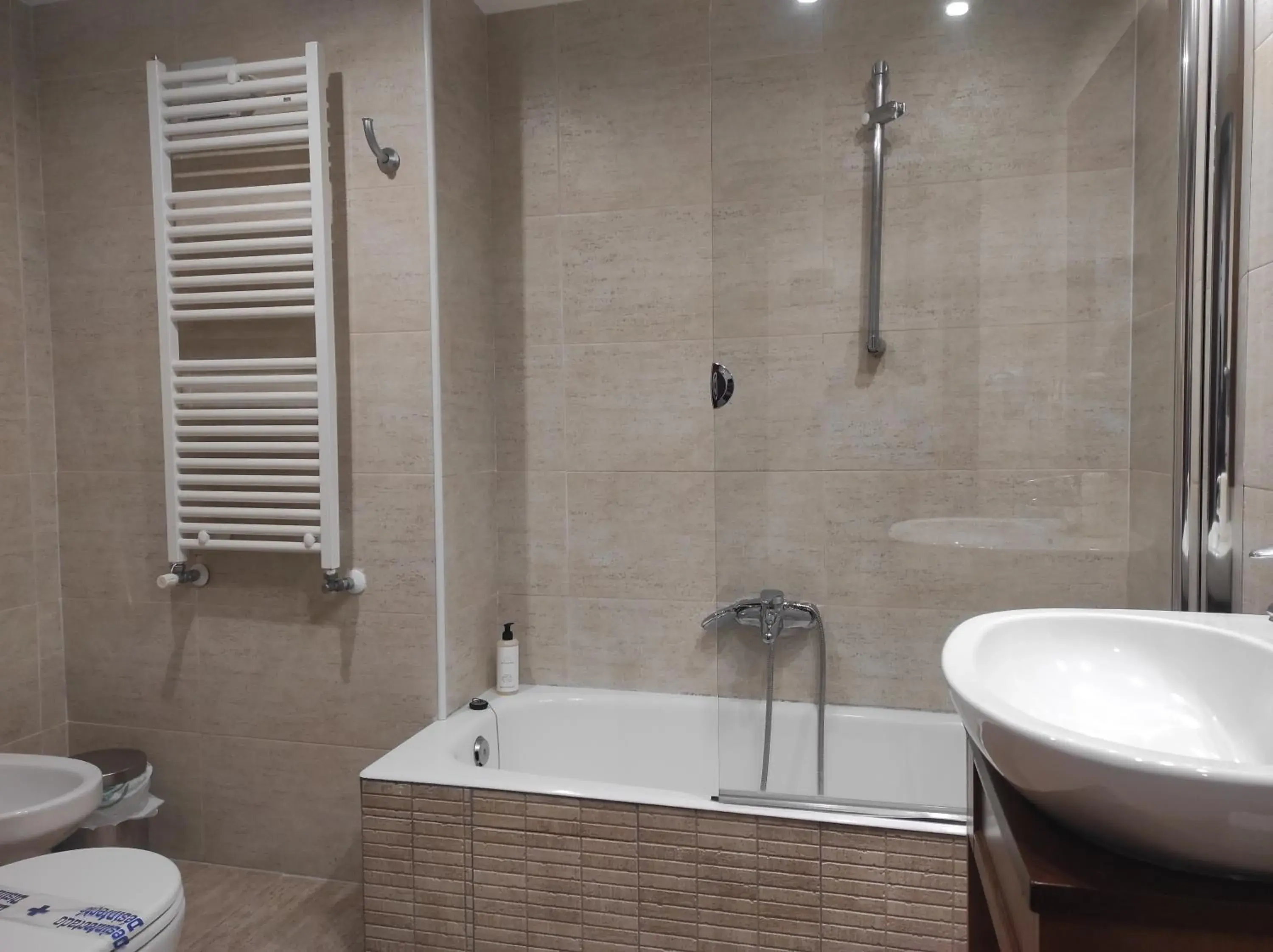 Superior Single Room with Balcony in Snö Hotel Bielsa Superior Single Room with Balcony in Snö Hotel Bielsa