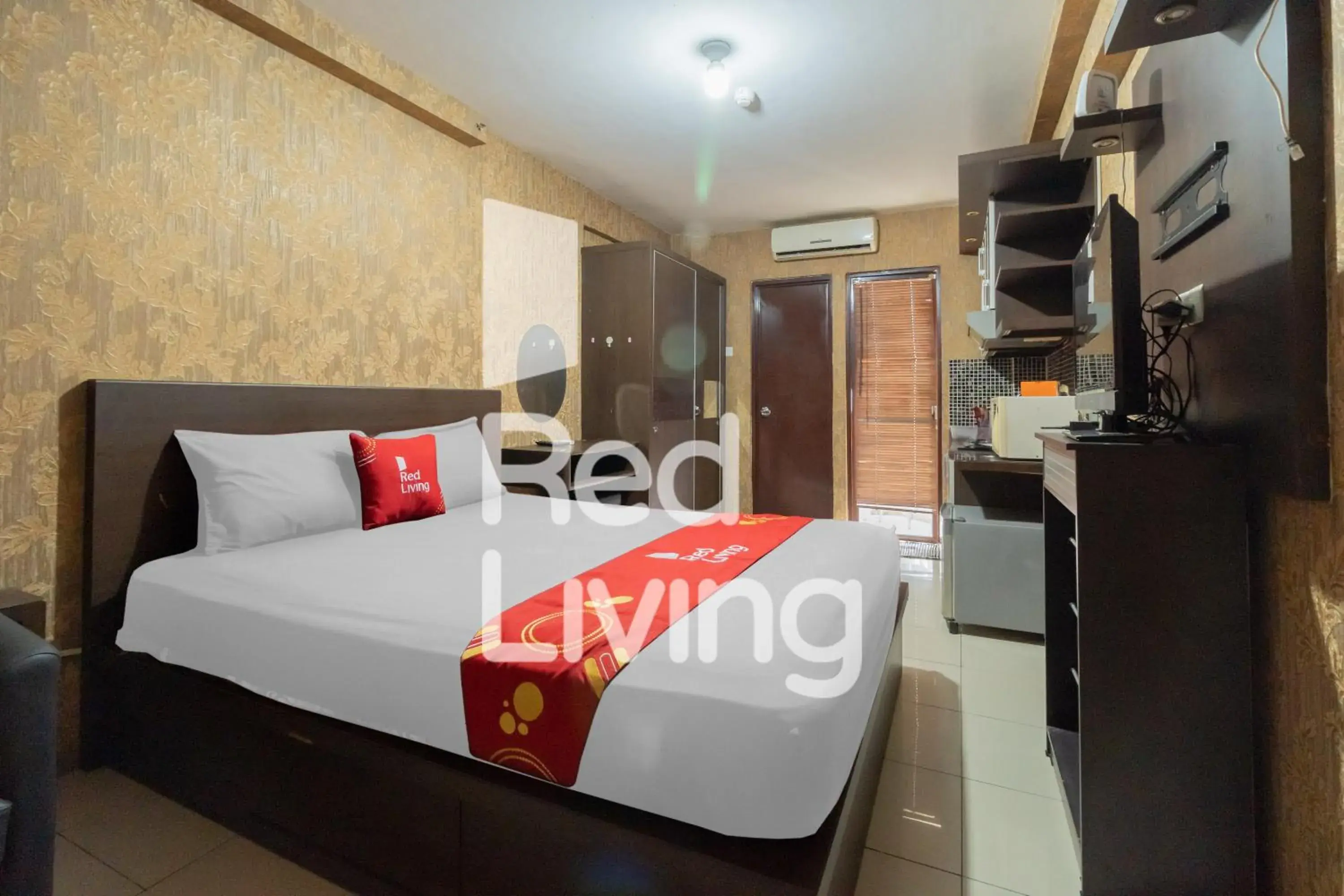 Deluxe Studio in RedLiving Apartemen Kalibata City - SAG Property Tower Kemuning Deluxe Studio in RedLiving Apartemen Kalibata City - SAG Property Tower Kemuning