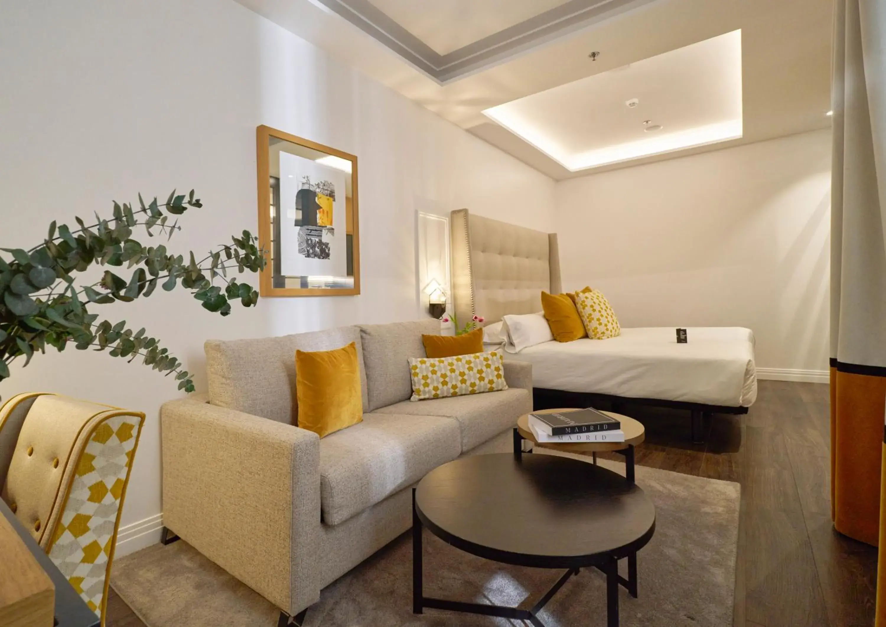 Interior Junior Suite in Hotel Regina Interior Junior Suite in Hotel Regina