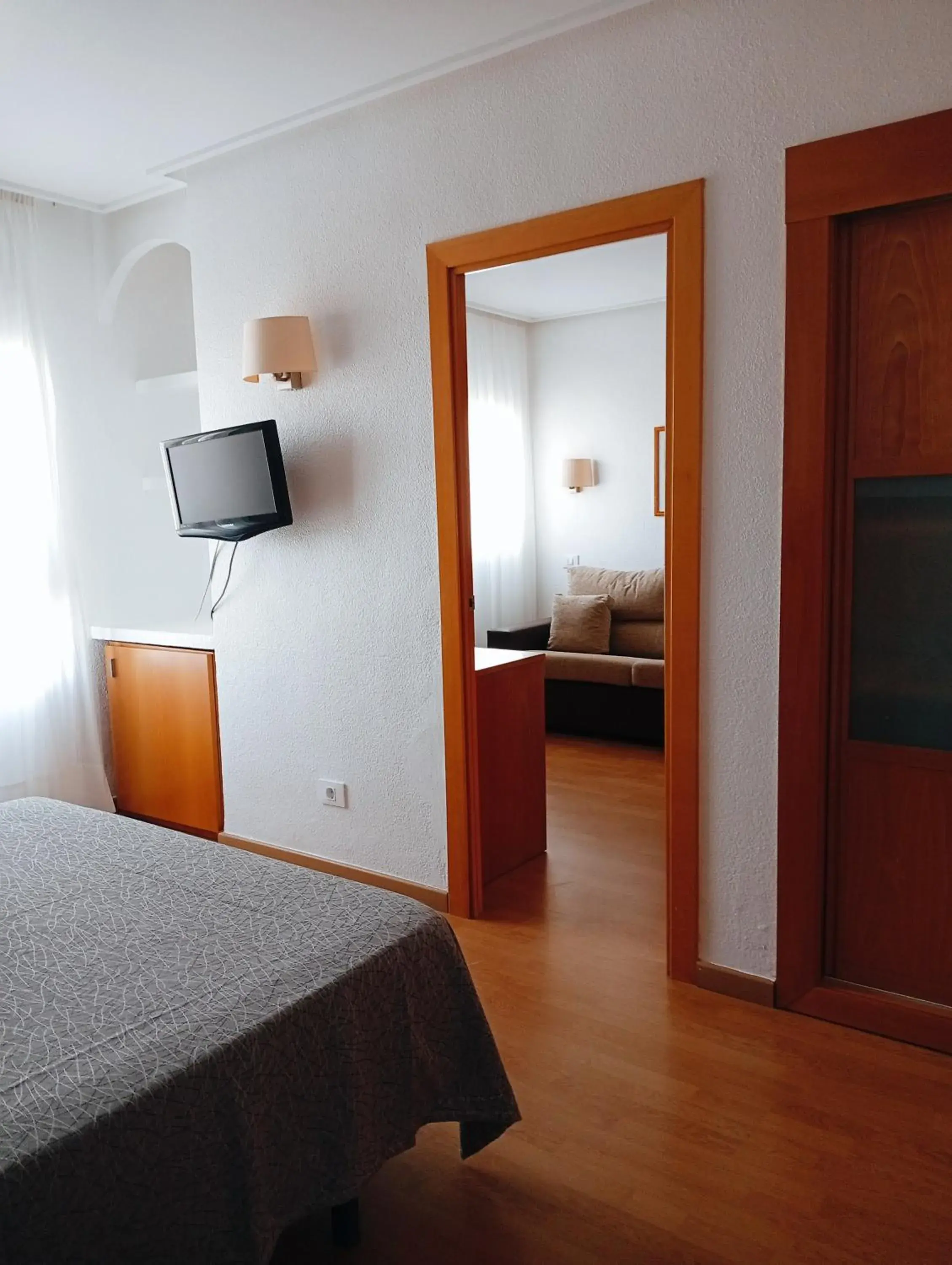 Deluxe Double Room with Sitting Room in Torrejoven Deluxe Double Room with Sitting Room in Torrejoven