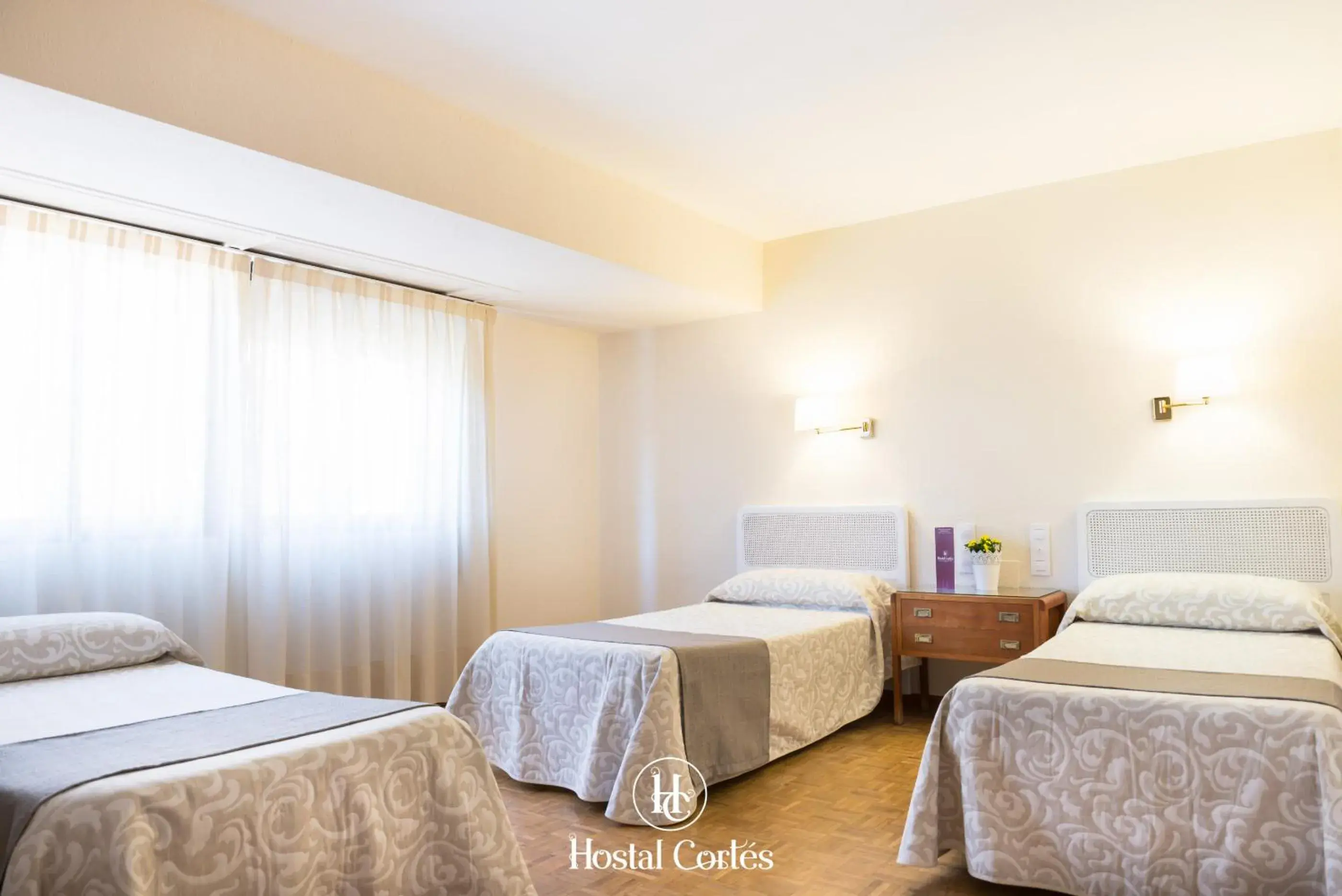 Triple Room in Hostal Cortes Triple Room in Hostal Cortes