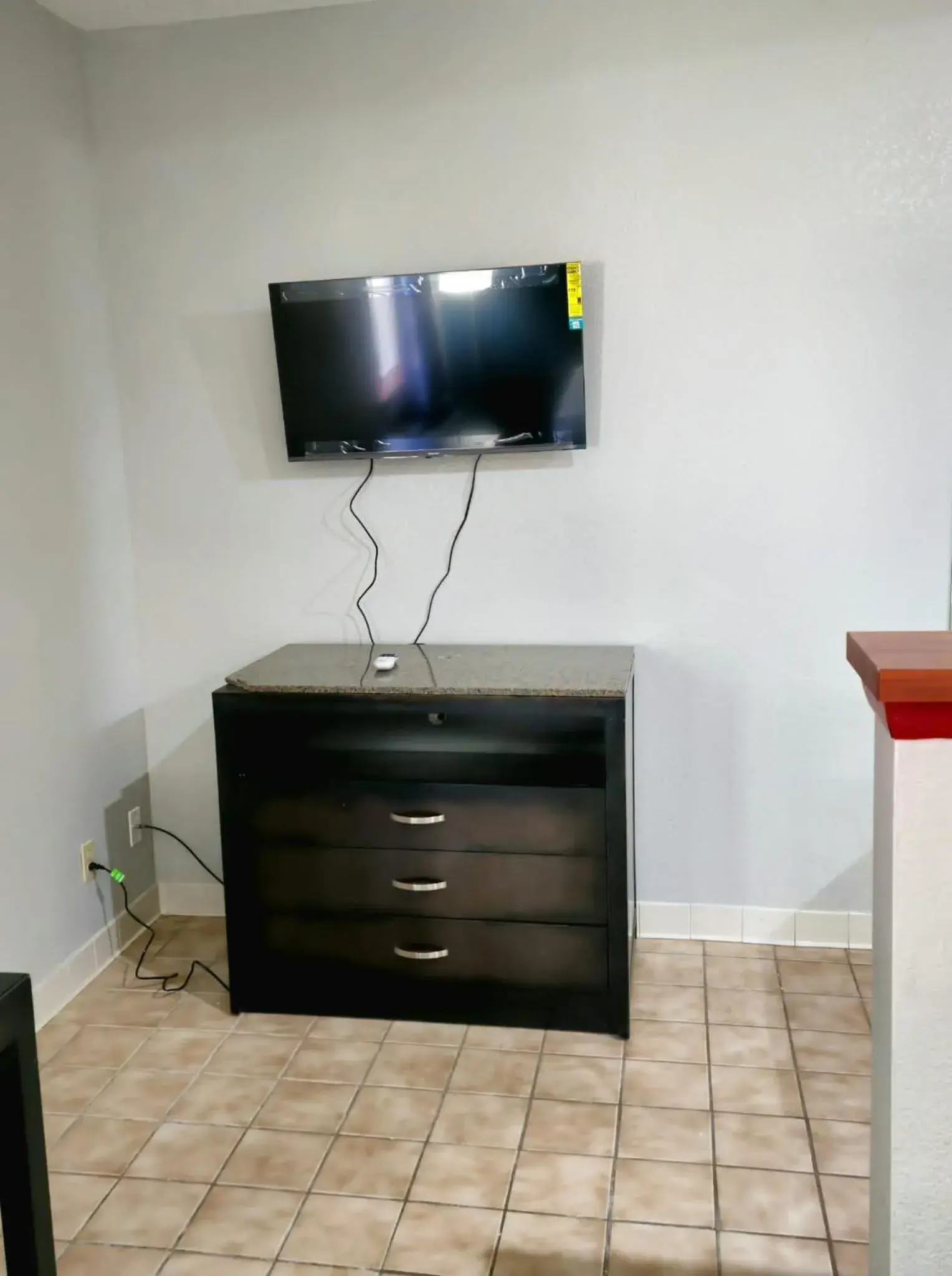 Standard Single Room in Budget Inn, Hwy 41 Standard Single Room in Budget Inn, Hwy 41