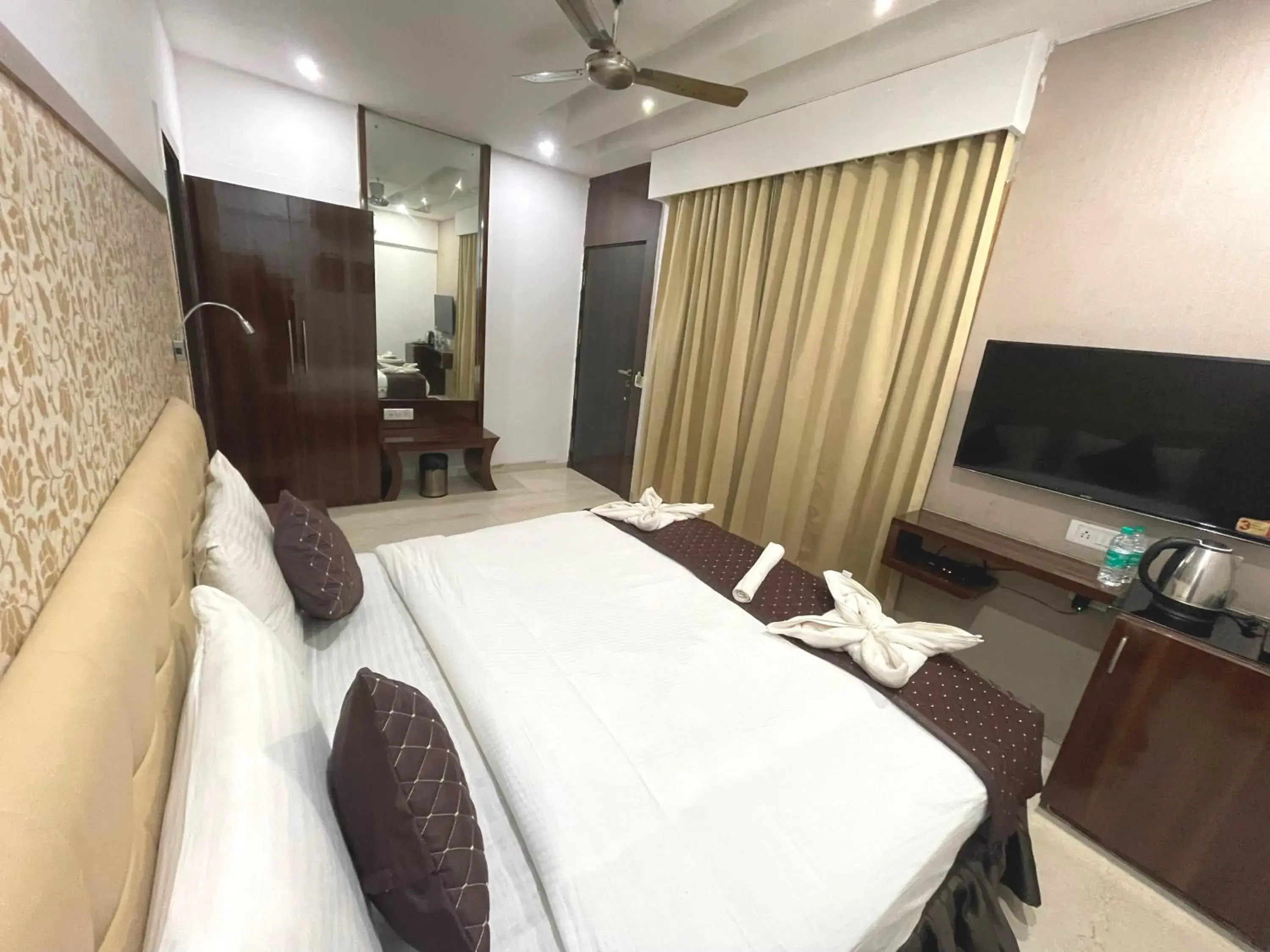 Double Room with Balcony in Hotel Goa Continental - Baga Double Room with Balcony in Hotel Goa Continental - Baga
