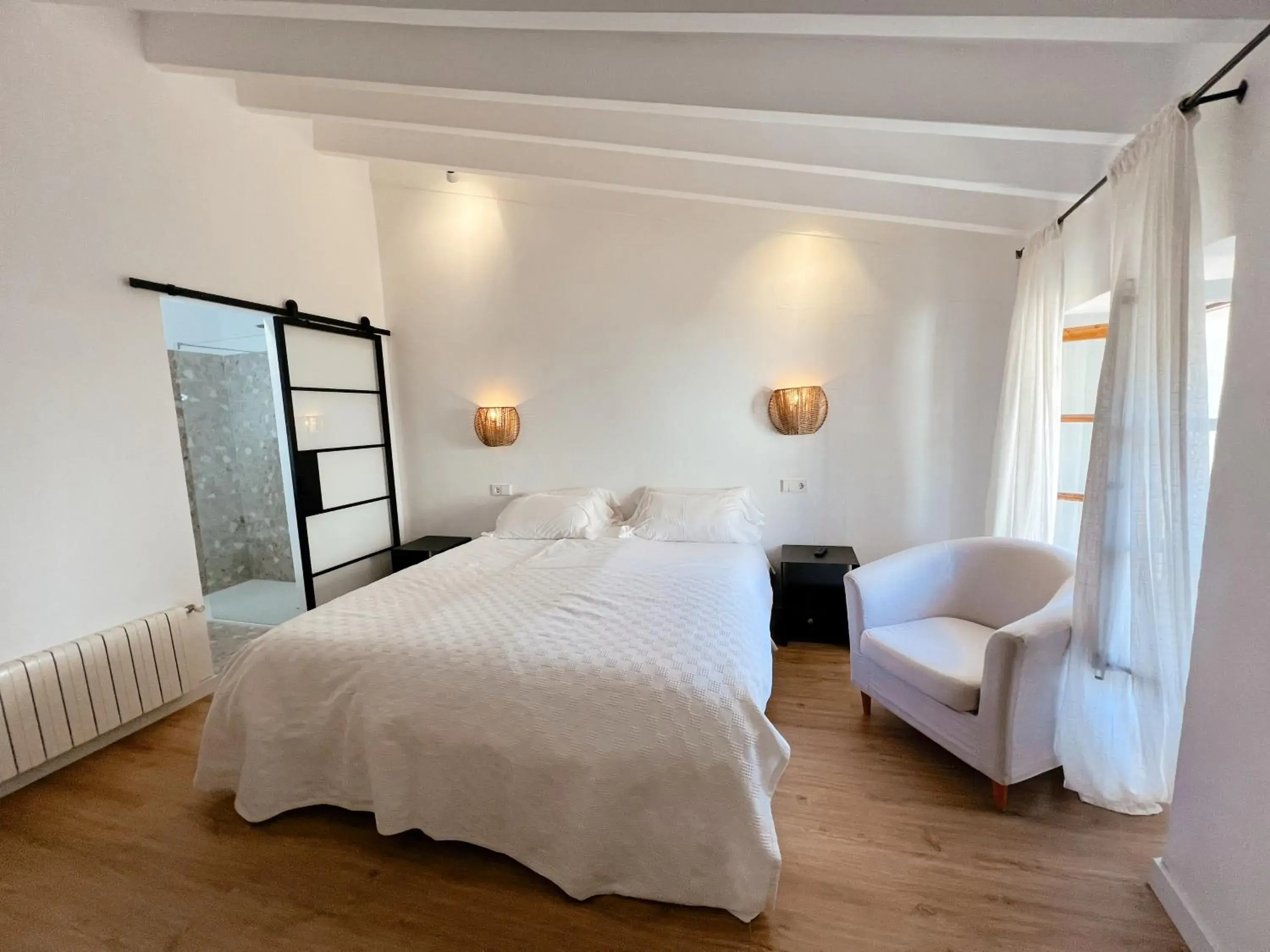 Double Room with City View in Fornalutx Petit Hotel - Bed & Breakfast Double Room with City View in Fornalutx Petit Hotel - Bed & Breakfast