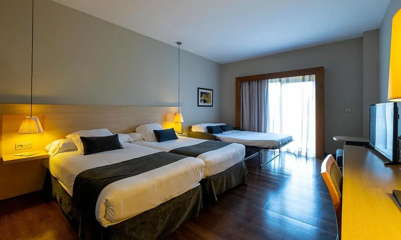 Double or Twin Room with Extra Bed in Hotel Spa Attica21 Vilalba Double or Twin Room with Extra Bed in Hotel Spa Attica21 Vilalba