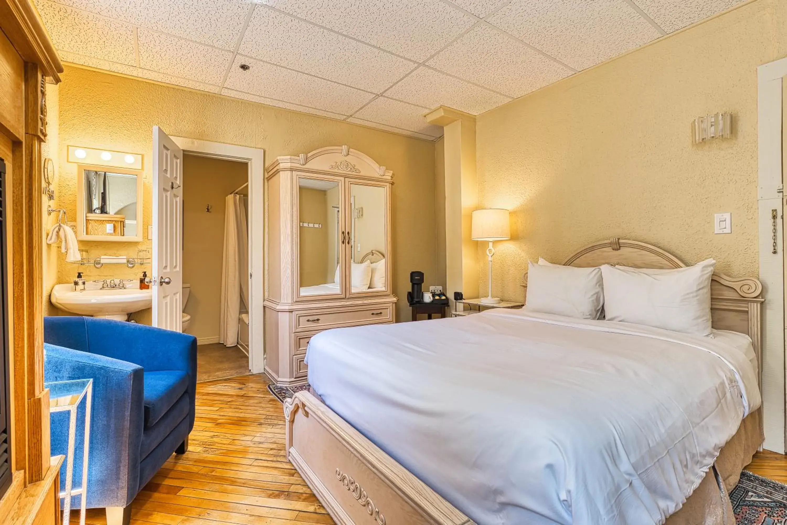 Queen Room in The Stratford Hotel by Hoco Hotels Collection Queen Room in The Stratford Hotel by Hoco Hotels Collection