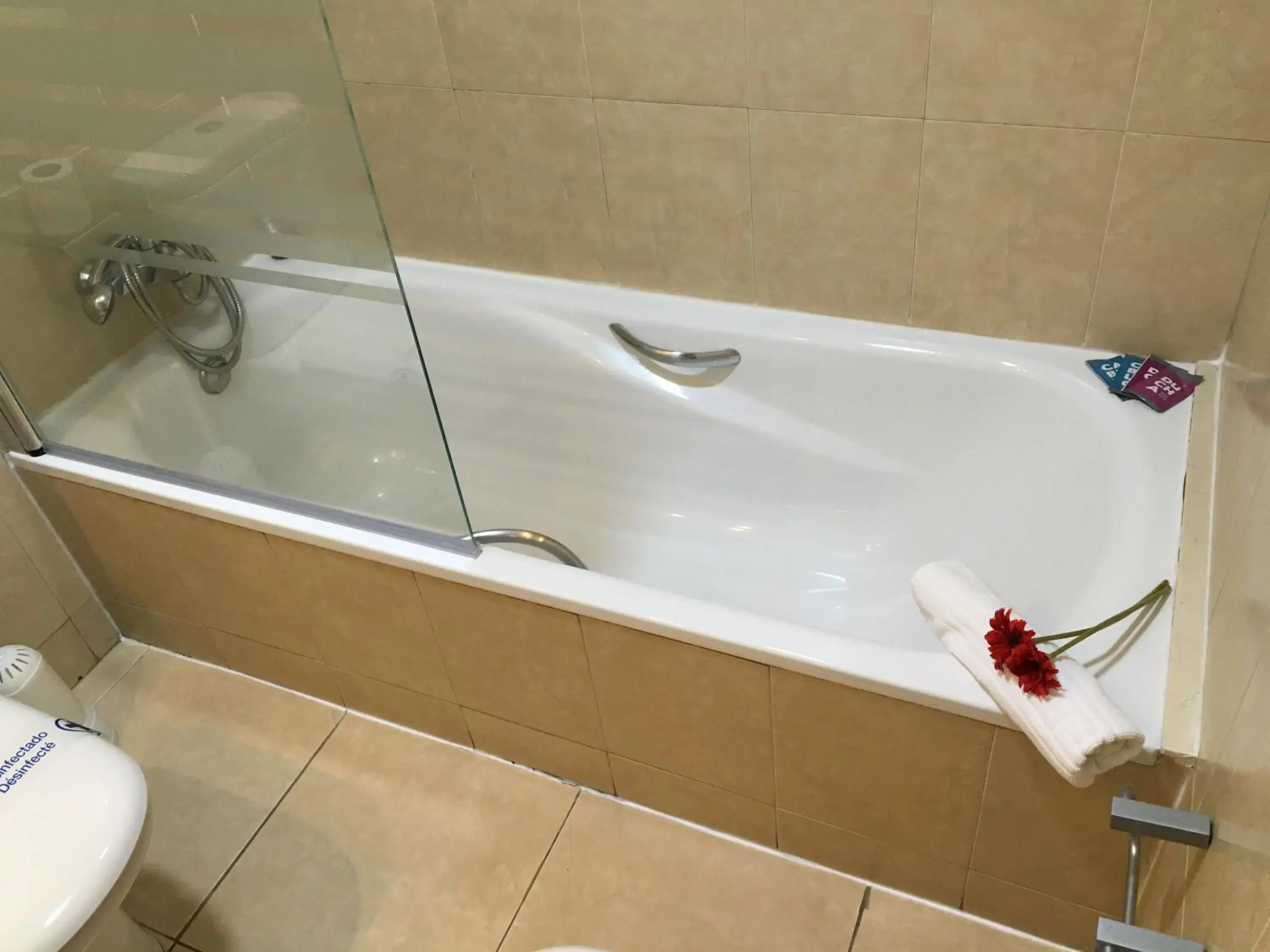 Twin Room in Hotel Jonquera Twin Room in Hotel Jonquera