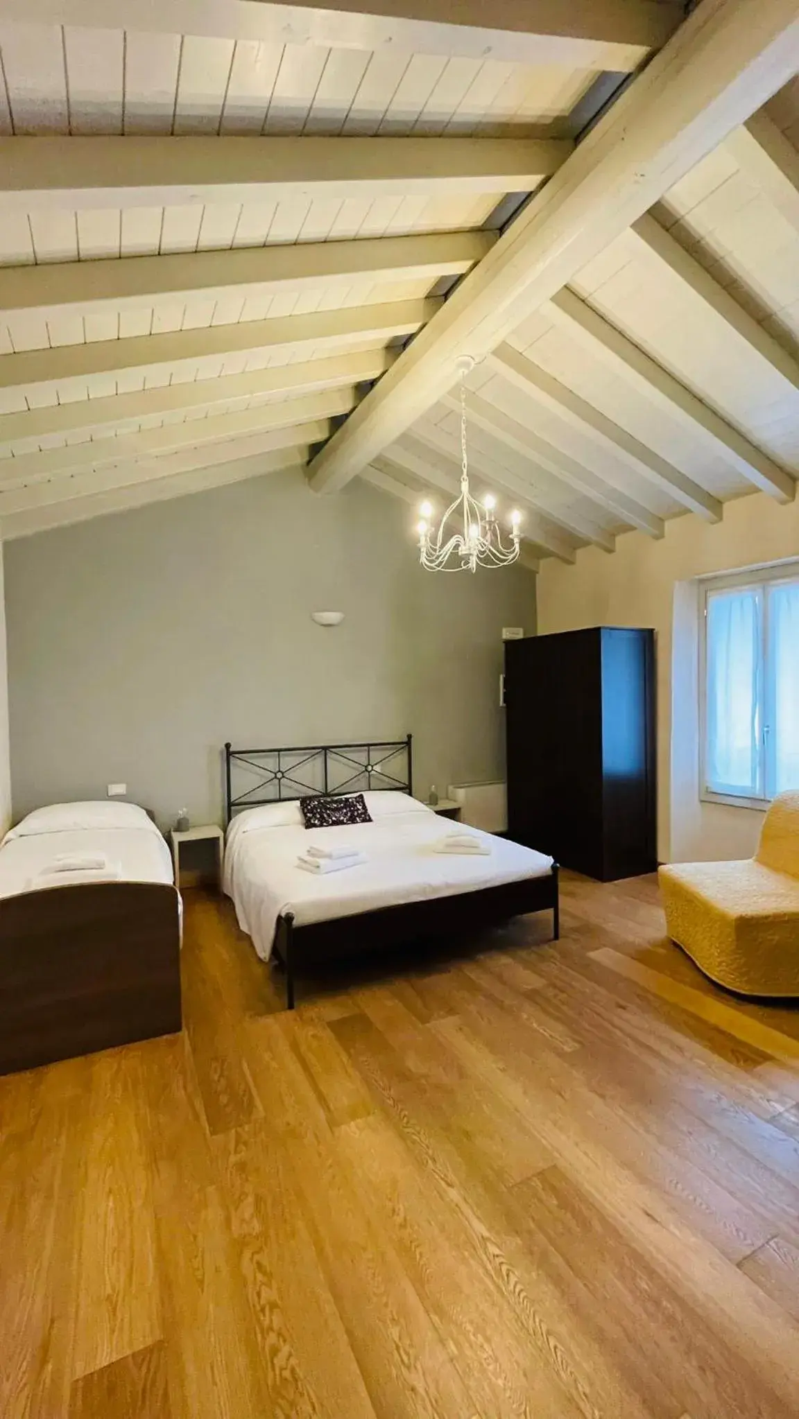 Superior Quadruple Room in Relais La Rocca Solferino Superior Quadruple Room in Relais La Rocca Solferino