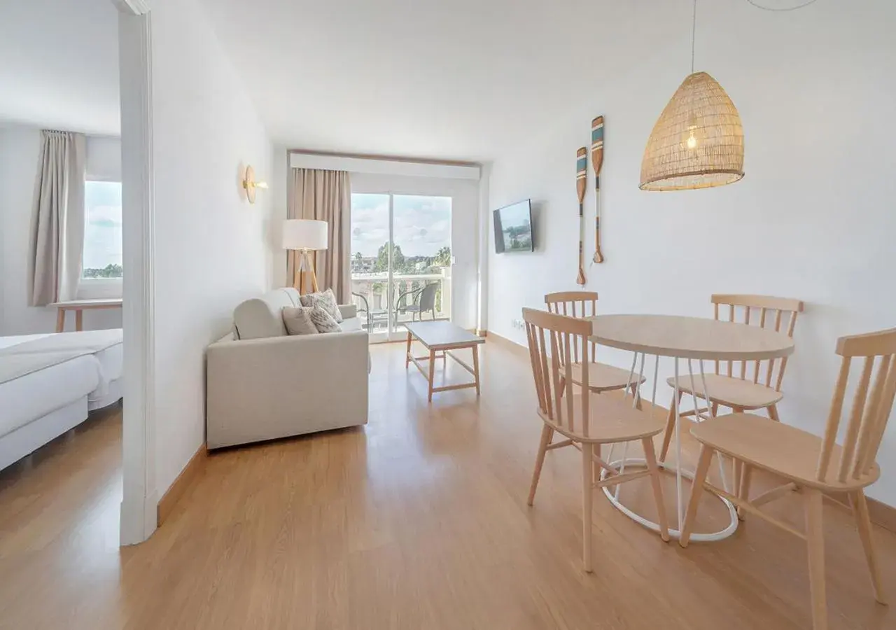 Two-Bedroom Apartment (2 Adults + 1 Child) in Club Simó Two-Bedroom Apartment (2 Adults + 1 Child) in Club Simó