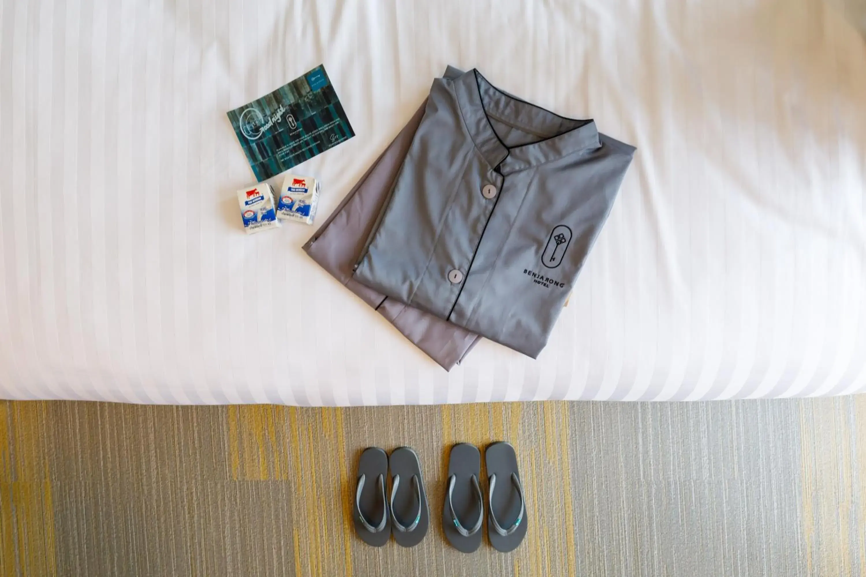 Deluxe Twin Room in Benjarong Hotel Bangkok Deluxe Twin Room in Benjarong Hotel Bangkok