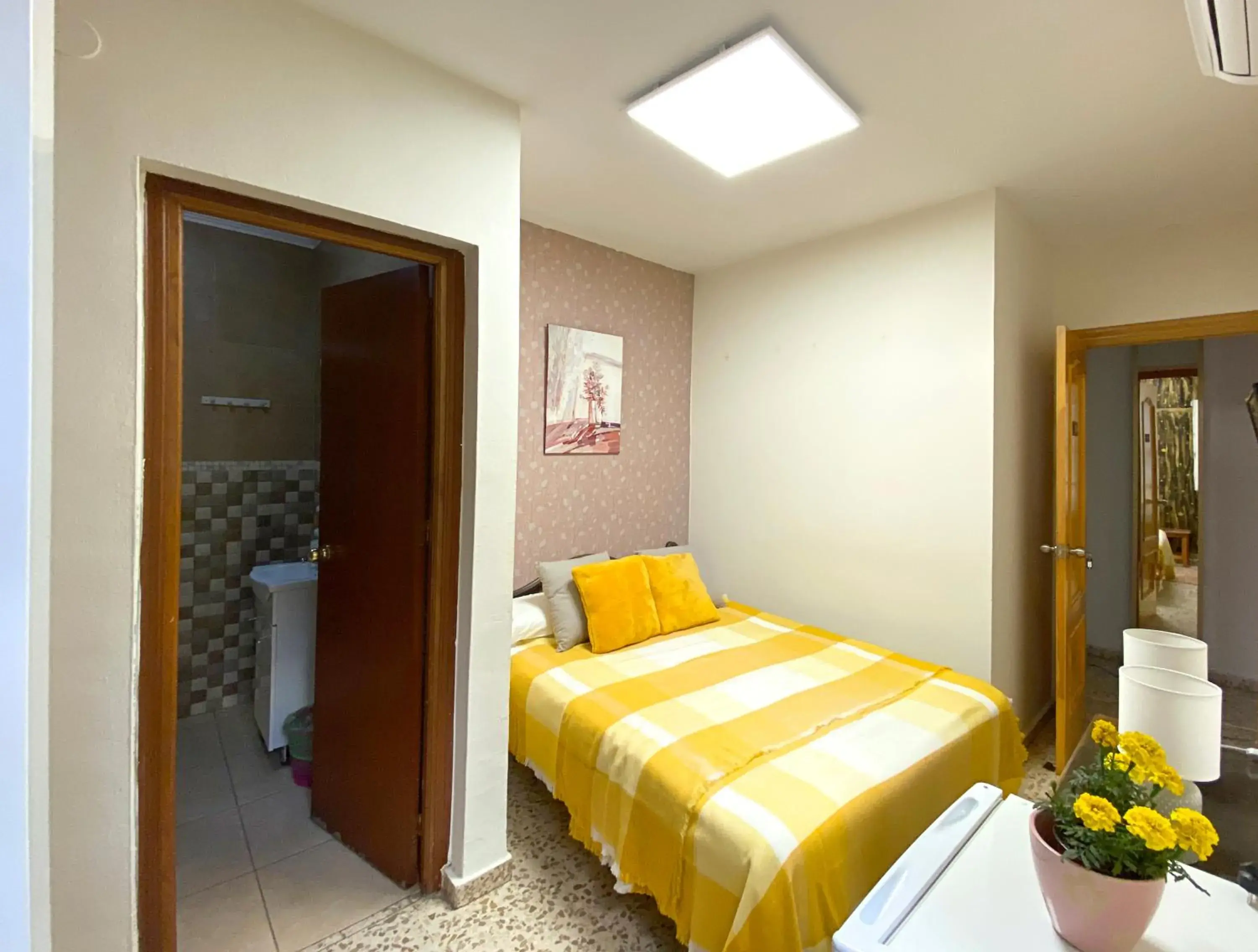 Double Room for Single Use in Hostal Azahara Double Room for Single Use in Hostal Azahara