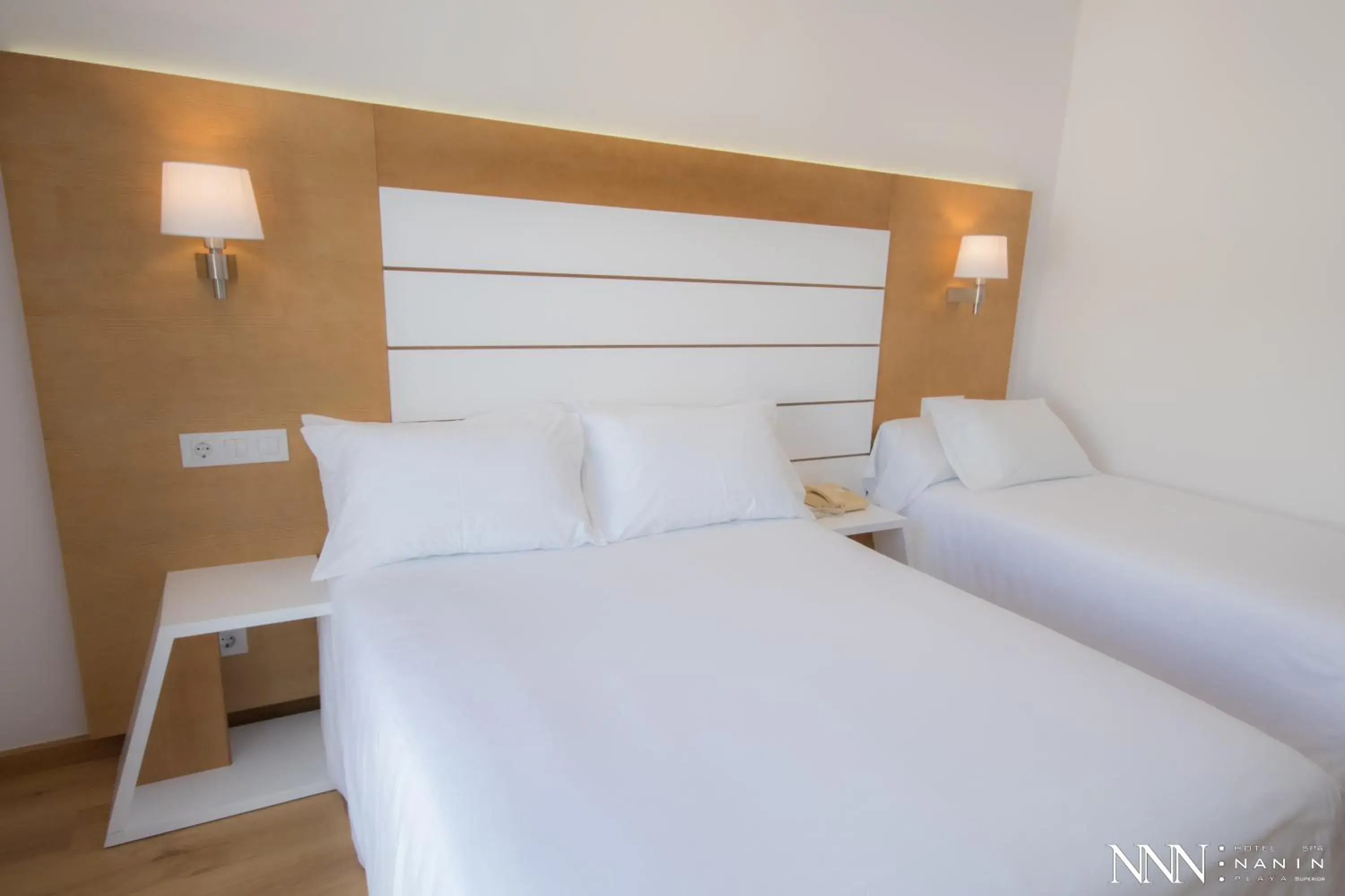 Double Room with Extra Bed and Spa Access in Hotel Spa Nanin Playa Double Room with Extra Bed and Spa Access in Hotel Spa Nanin Playa
