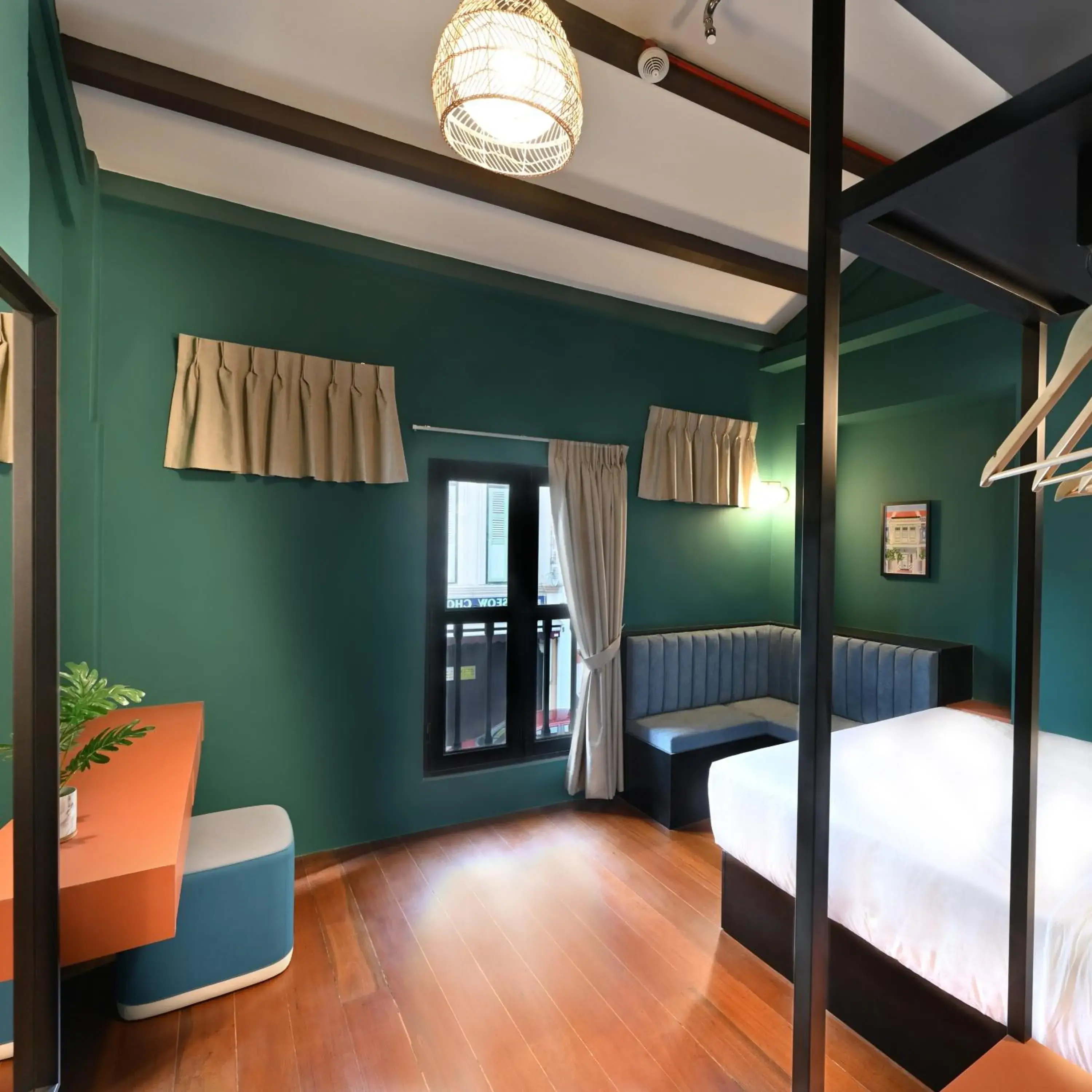 Deluxe Queen Room in Dream Chaser Boutique Capsule Hotel Deluxe Queen Room in Dream Chaser Boutique Capsule Hotel