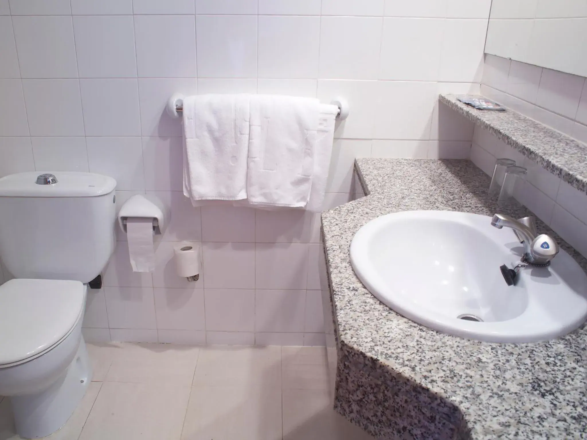 Basic Triple Room (2 Adults + 1 Child) Without Balcony in Hotel Els Pins Basic Triple Room (2 Adults + 1 Child) Without Balcony in Hotel Els Pins