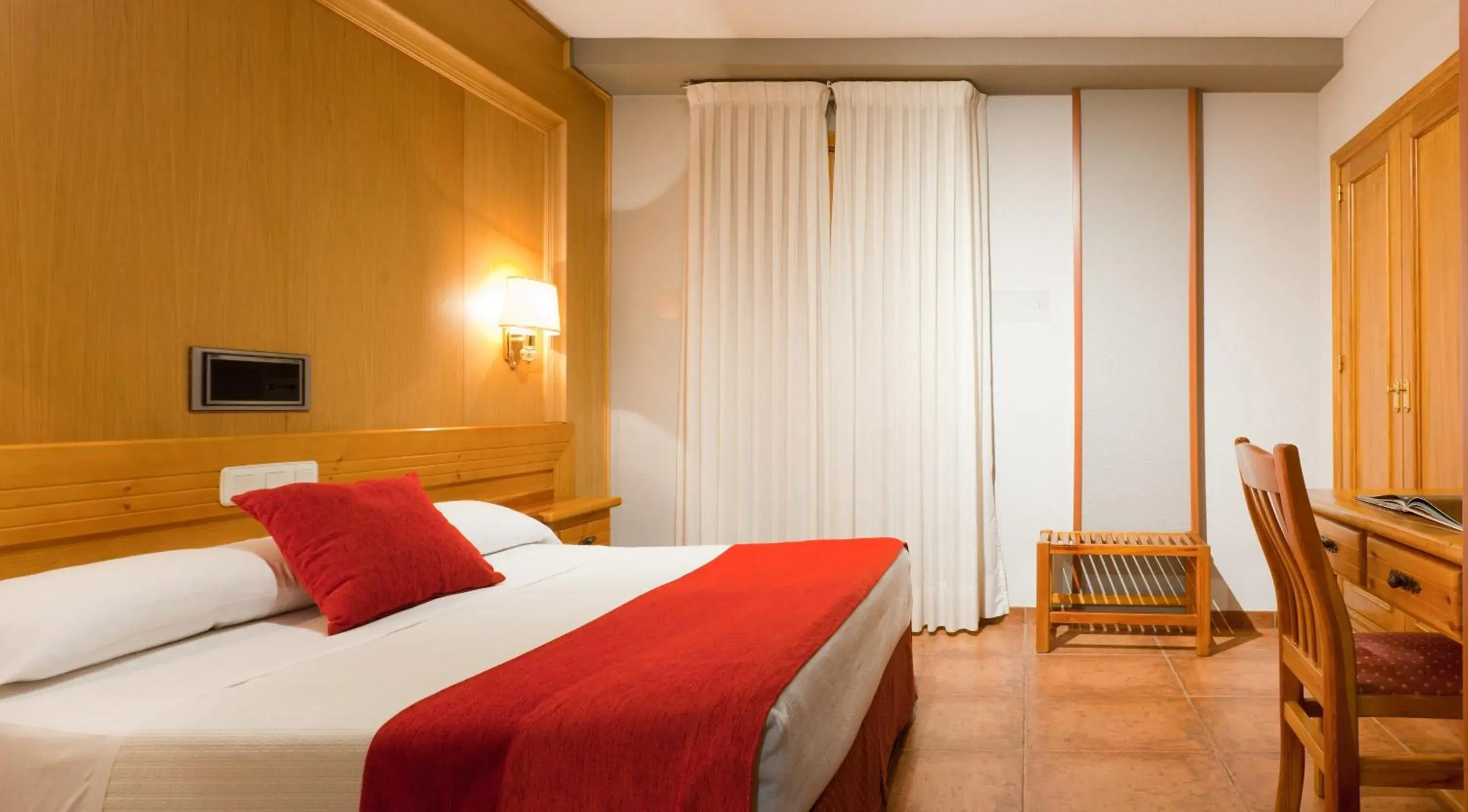 Double Room in Hotel Real De Toledo Double Room in Hotel Real De Toledo