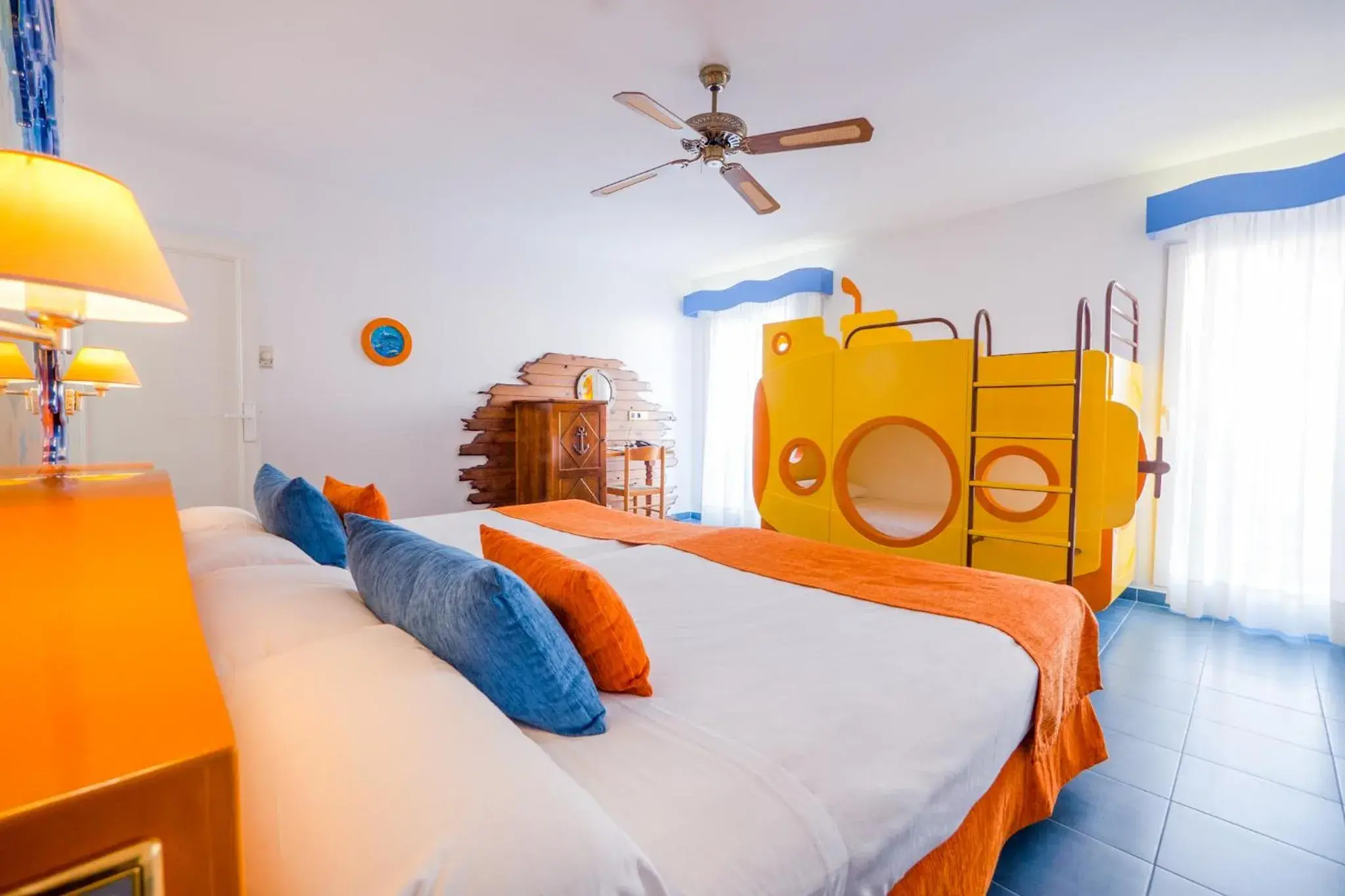 Thematic Room (2 Adults + 2 Children) in Diver Roquetas Thematic Room (2 Adults + 2 Children) in Diver Roquetas