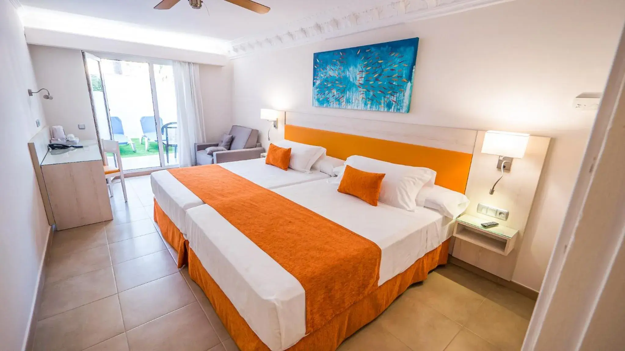 Superior Double (2 Adults + 2 Children) in Diver Roquetas Superior Double (2 Adults + 2 Children) in Diver Roquetas