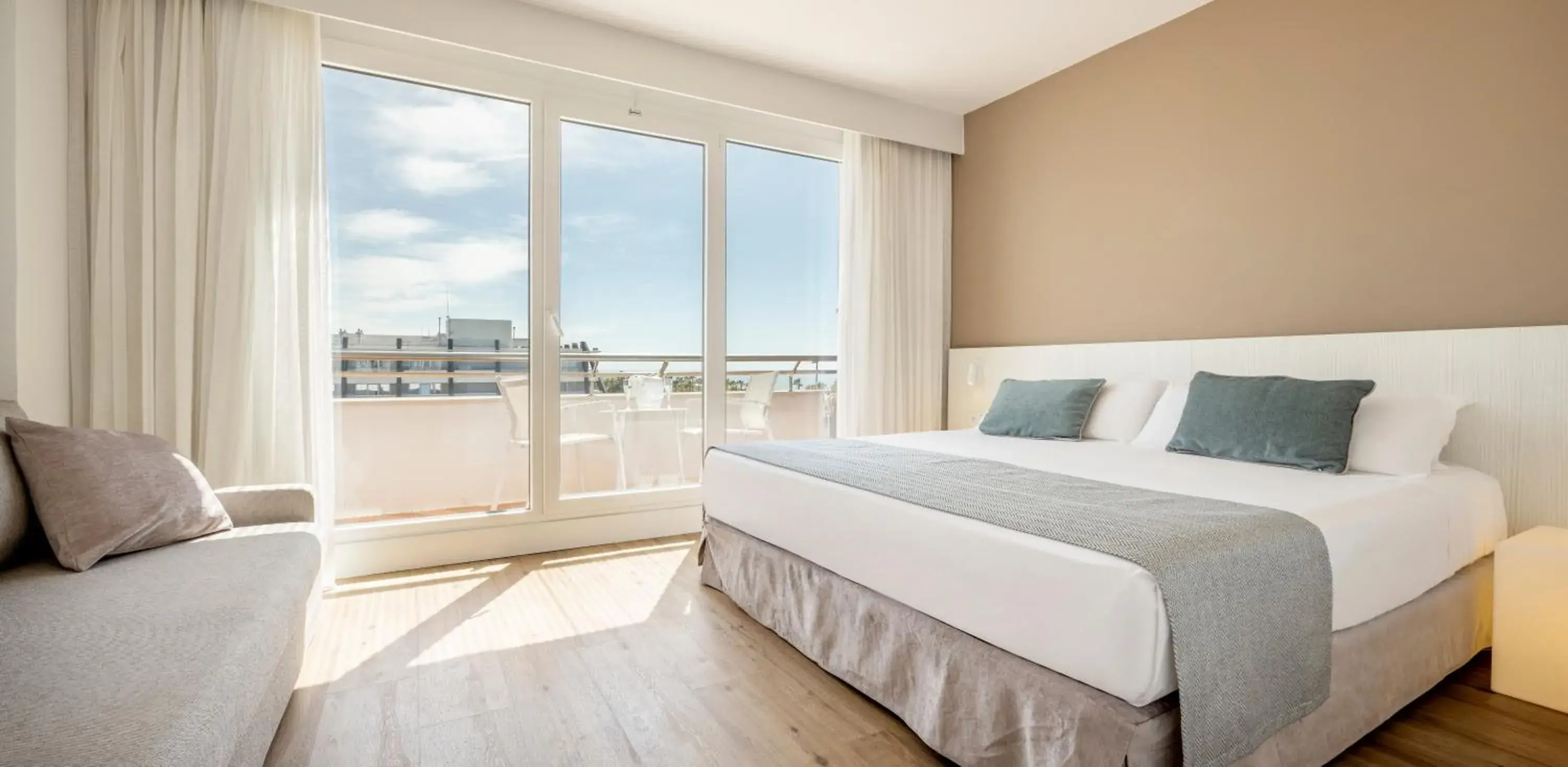 Standard Twin Room with Sea View in Ilunion Islantilla Standard Twin Room with Sea View in Ilunion Islantilla