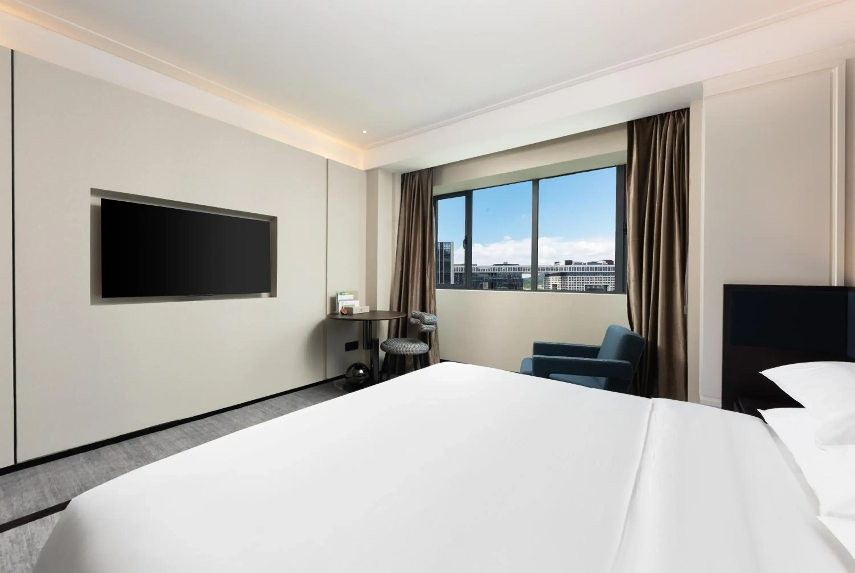 Deluxe King Room - Non-Smoking in Wingate By Wyndham Wuhan Optics Valley Deluxe King Room - Non-Smoking in Wingate By Wyndham Wuhan Optics Valley