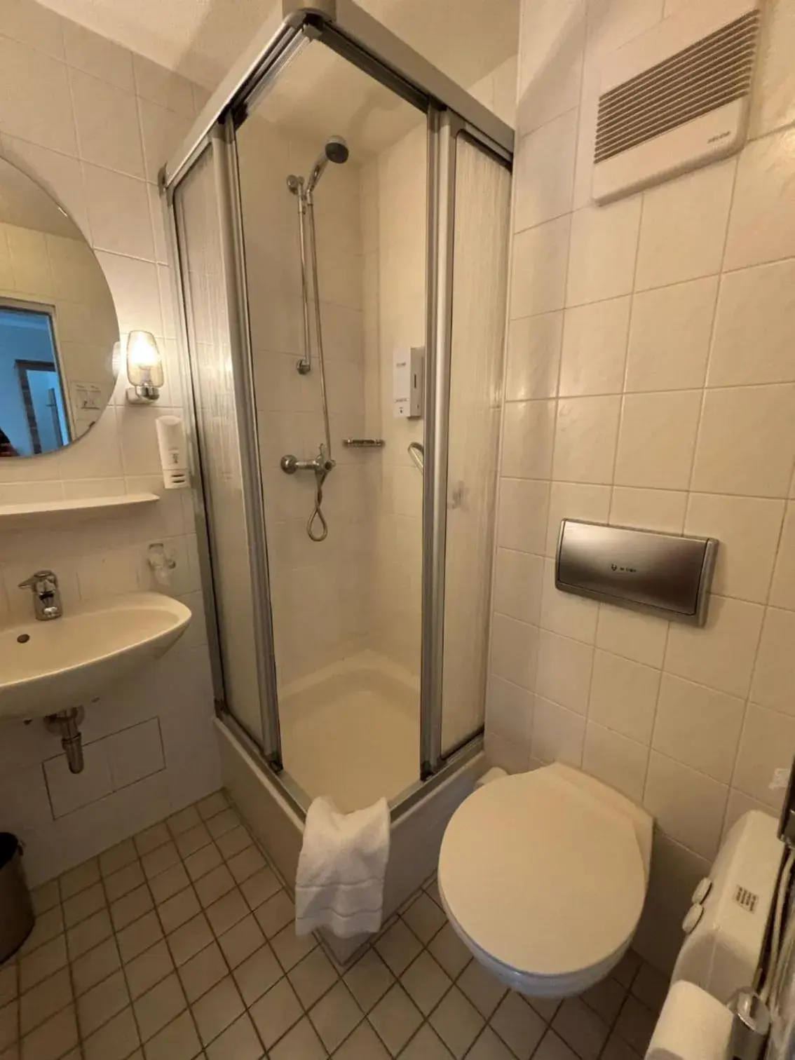 Triple Room with View in Hotel Schlangenbader Hof Triple Room with View in Hotel Schlangenbader Hof