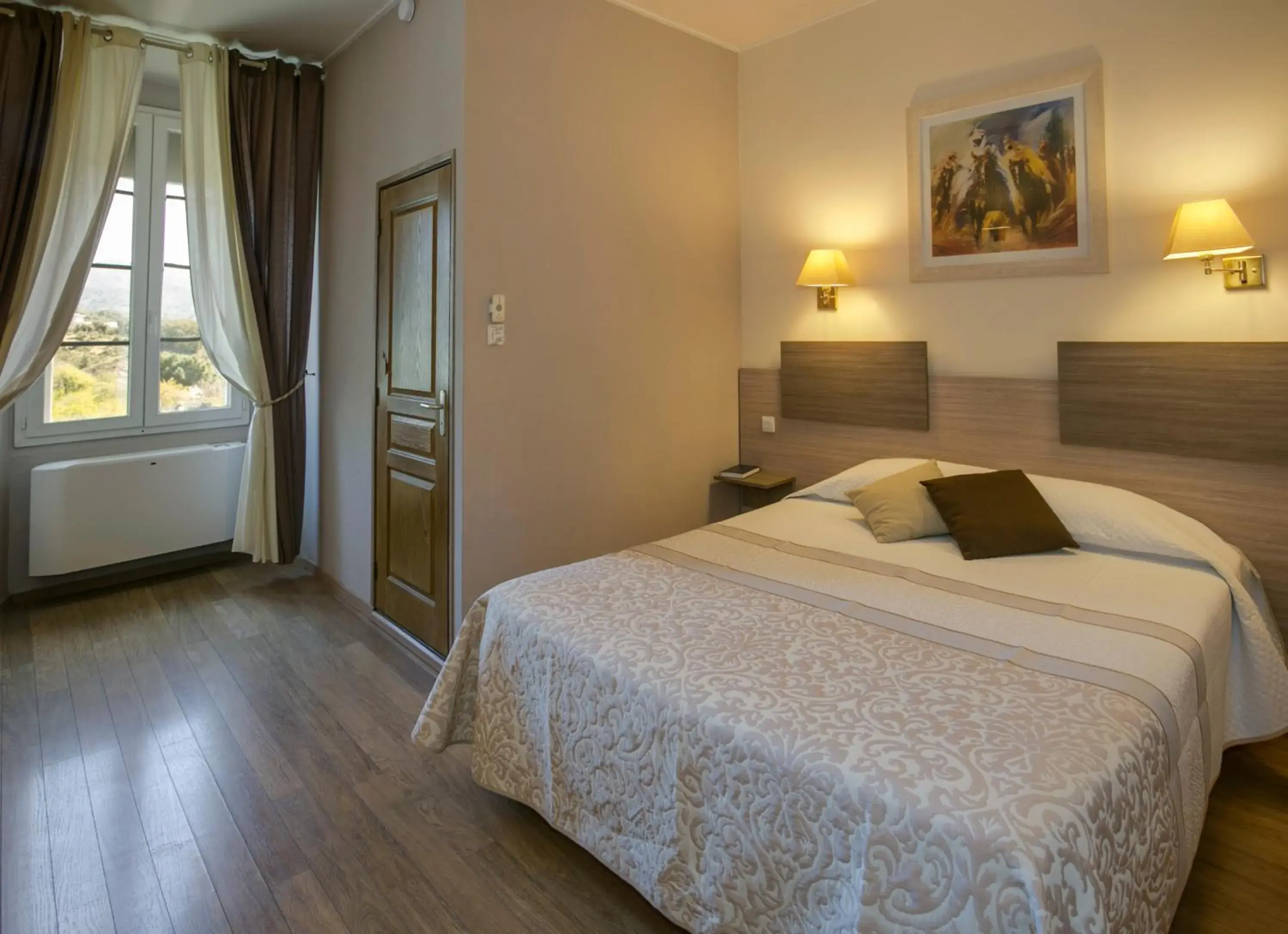 Large Double Room in Hôtel du Nord Large Double Room in Hôtel du Nord