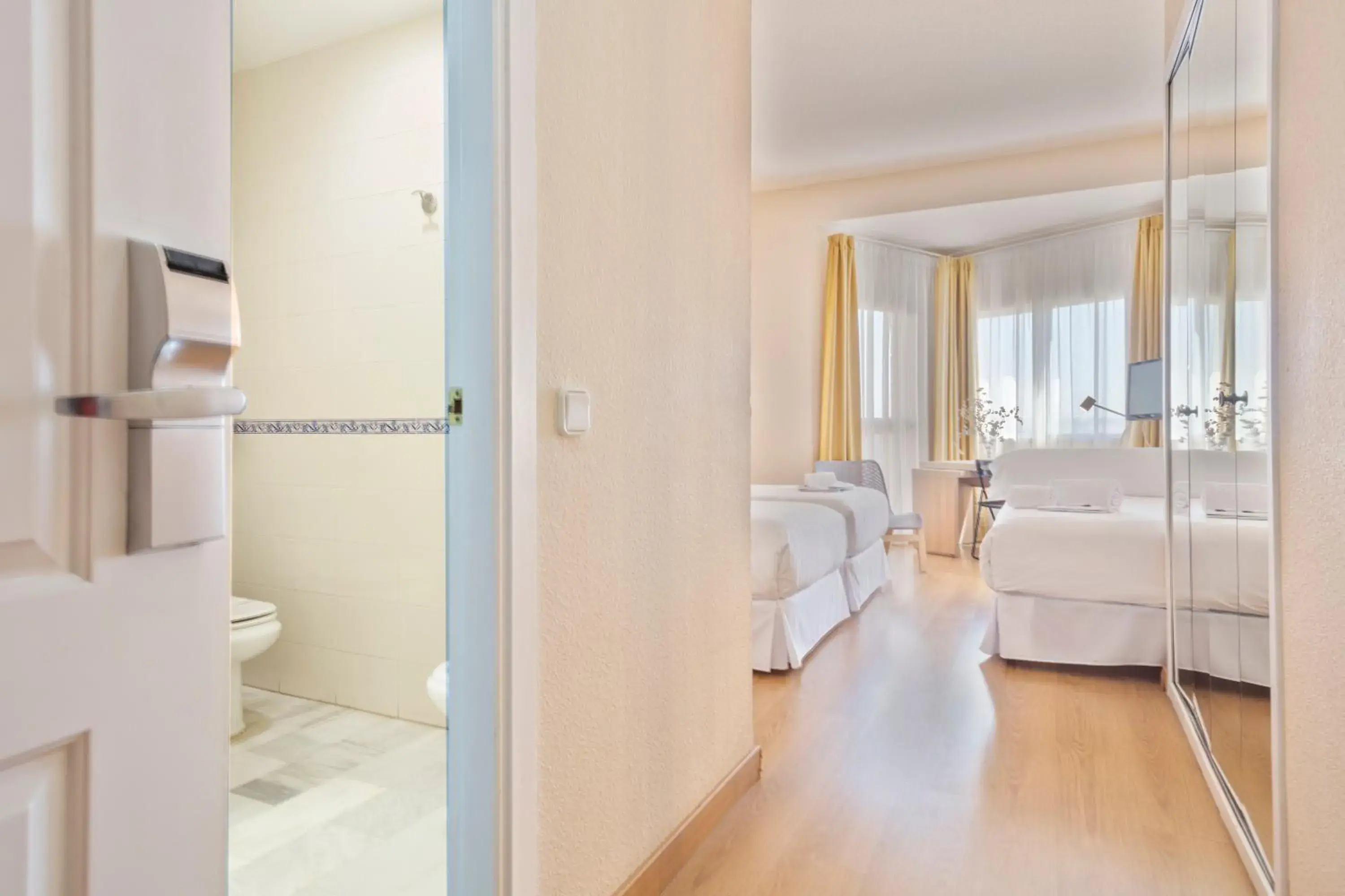 Twin Room with Extra Bed (2 Adults + 1 Child) in Hotel TRH La Motilla Twin Room with Extra Bed (2 Adults + 1 Child) in Hotel TRH La Motilla