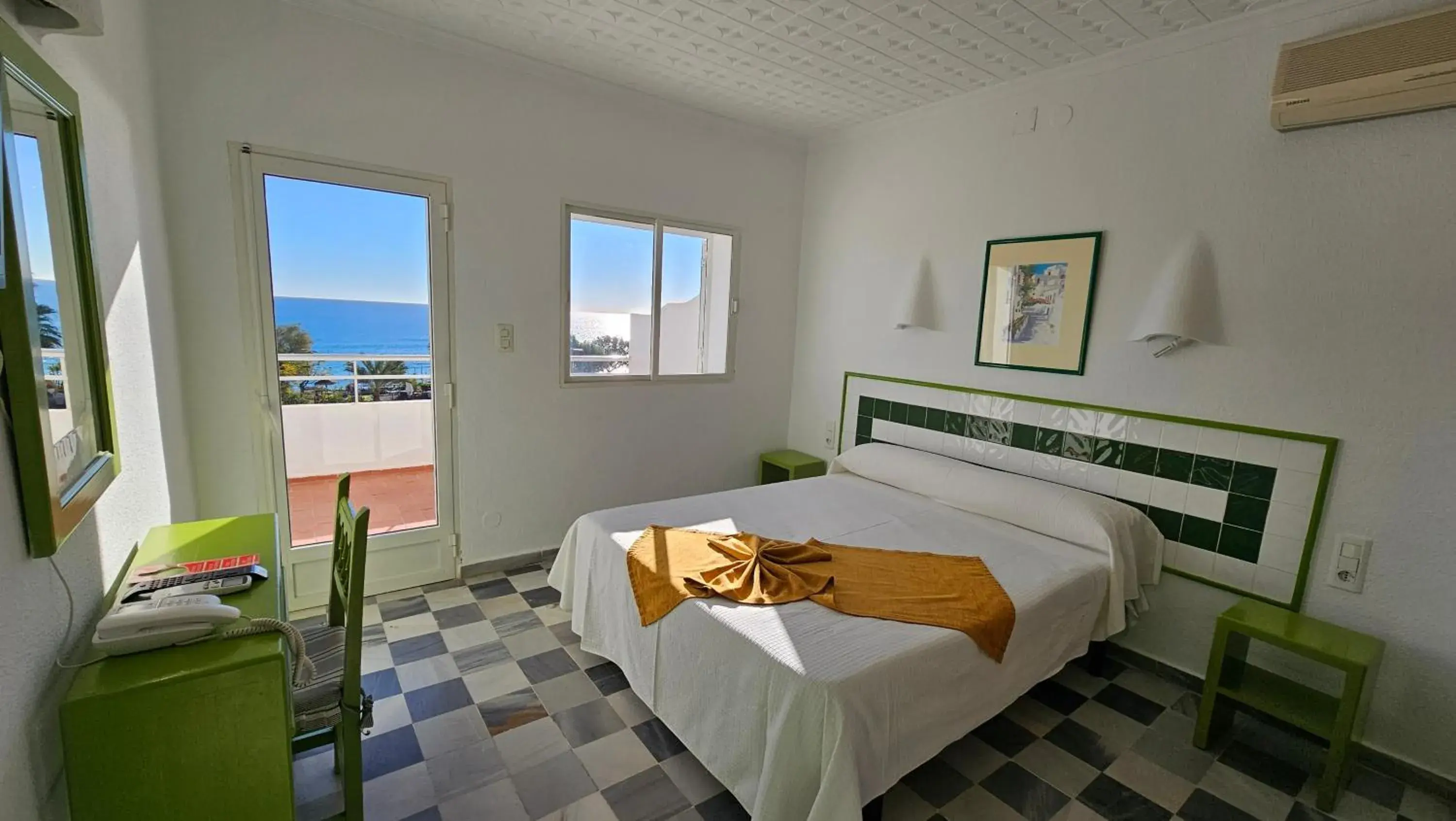 Large Double Room in Hotel El Puntazo I Large Double Room in Hotel El Puntazo I