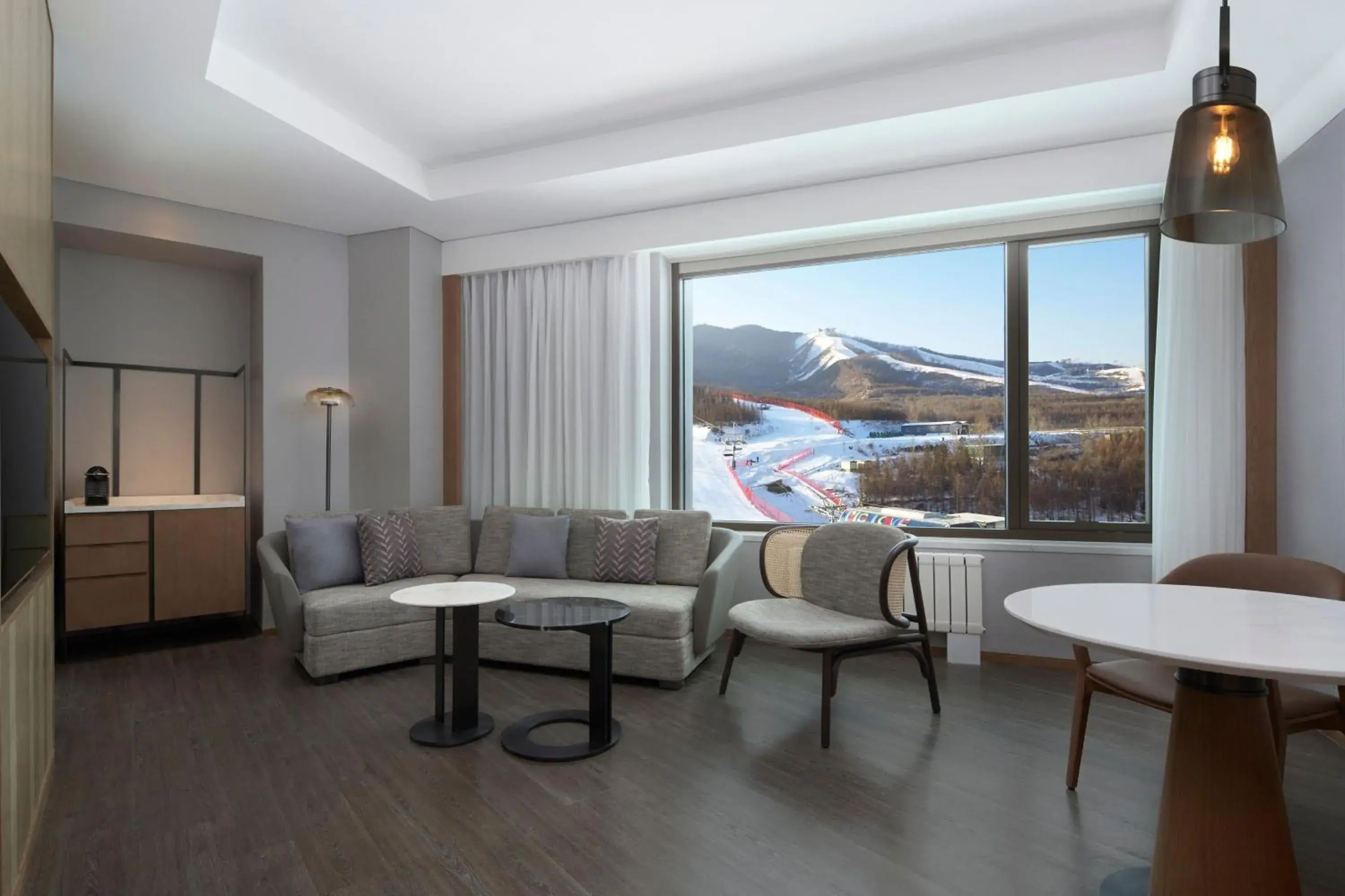 King Suite with Forest View in Courtyard by Marriott Chongli King Suite with Forest View in Courtyard by Marriott Chongli