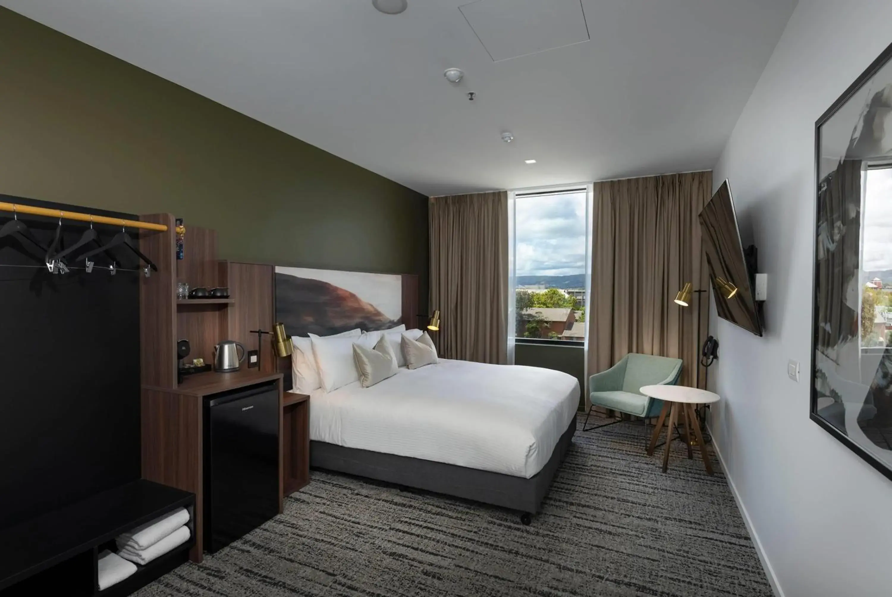 Deluxe King Corner Room (Accessible) in TRYP Adelaide by Wyndham Deluxe King Corner Room (Accessible) in TRYP Adelaide by Wyndham