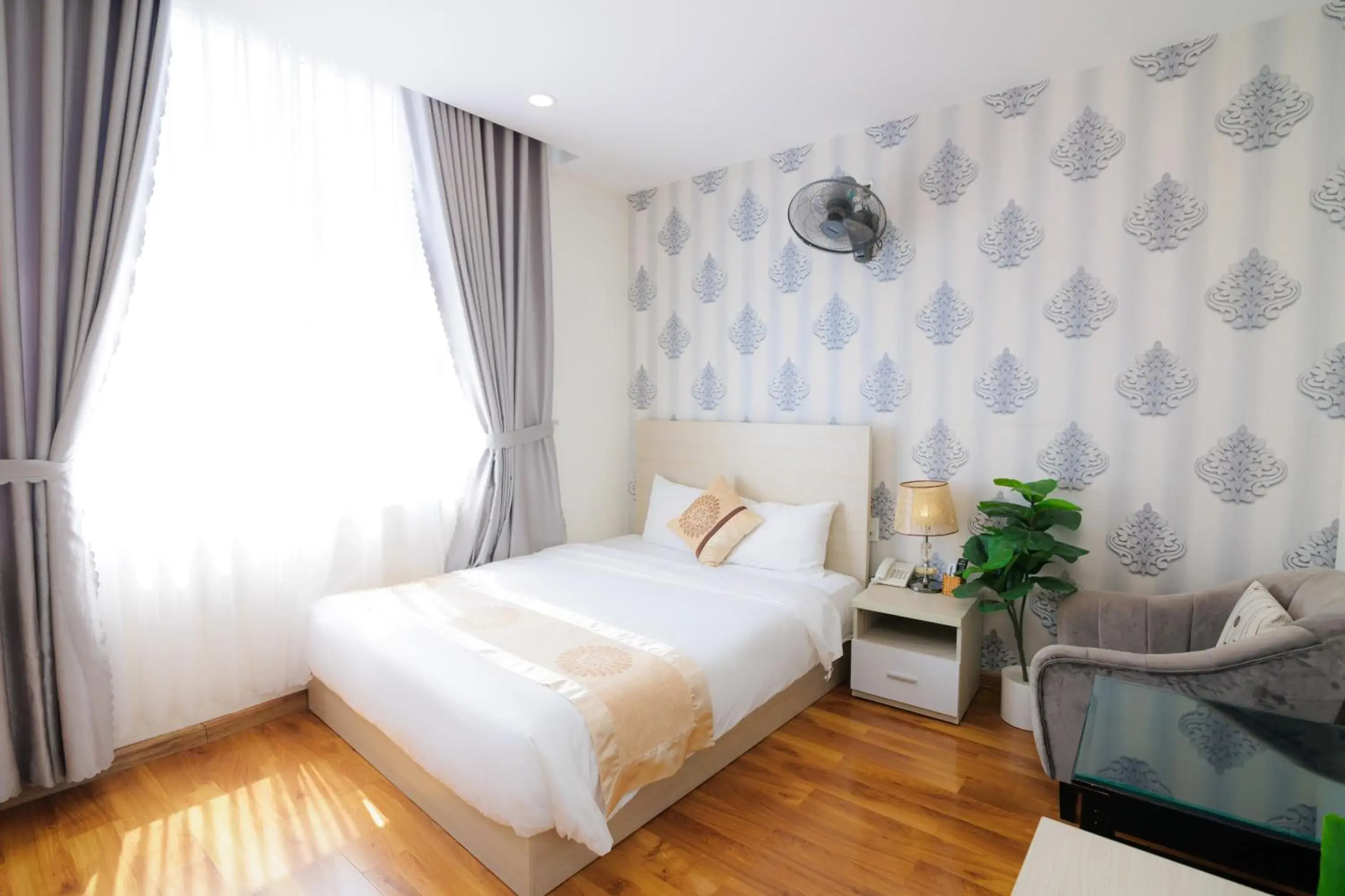 Deluxe Queen Room in TTR Vincent Hotel Deluxe Queen Room in TTR Vincent Hotel