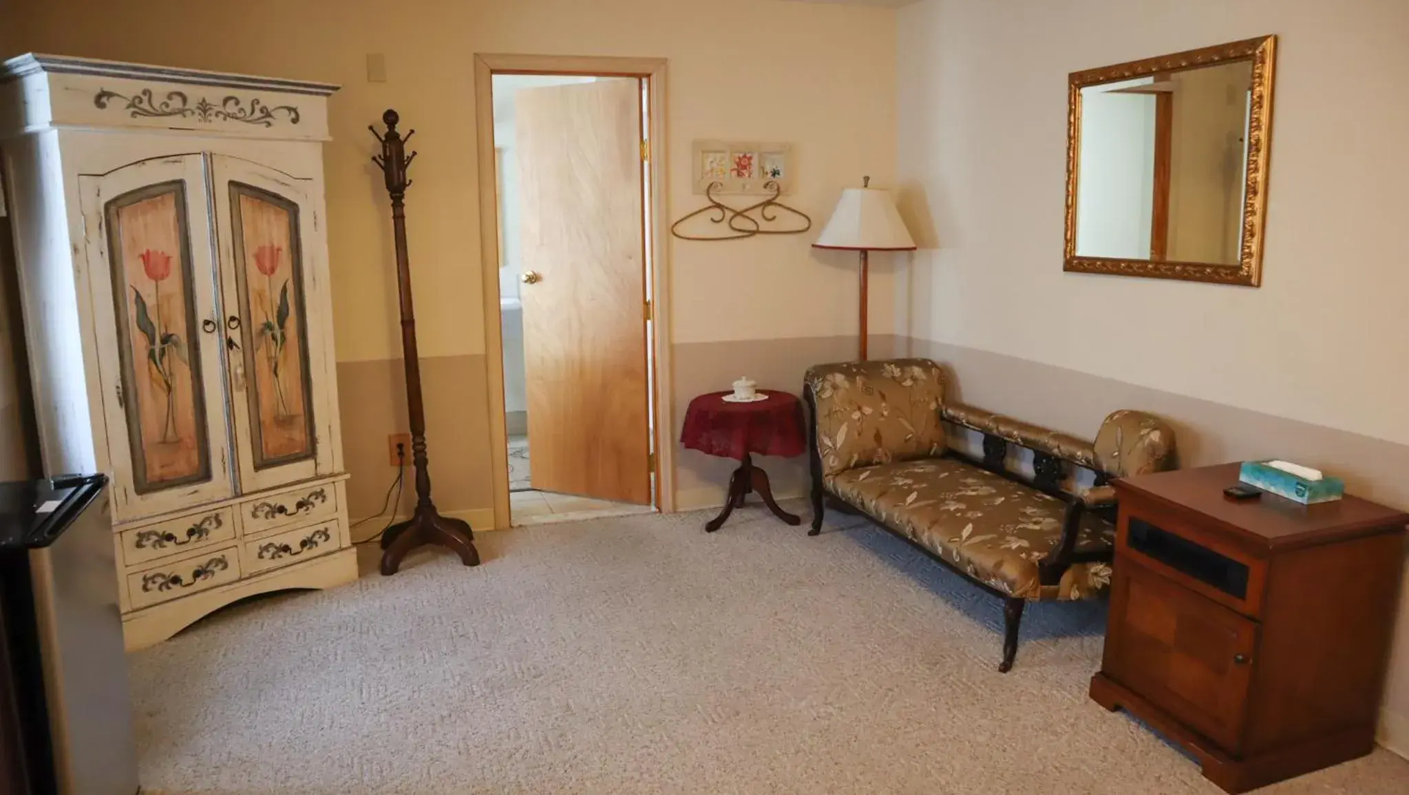 King Room in Mountain Creek Tavern King Room in Mountain Creek Tavern