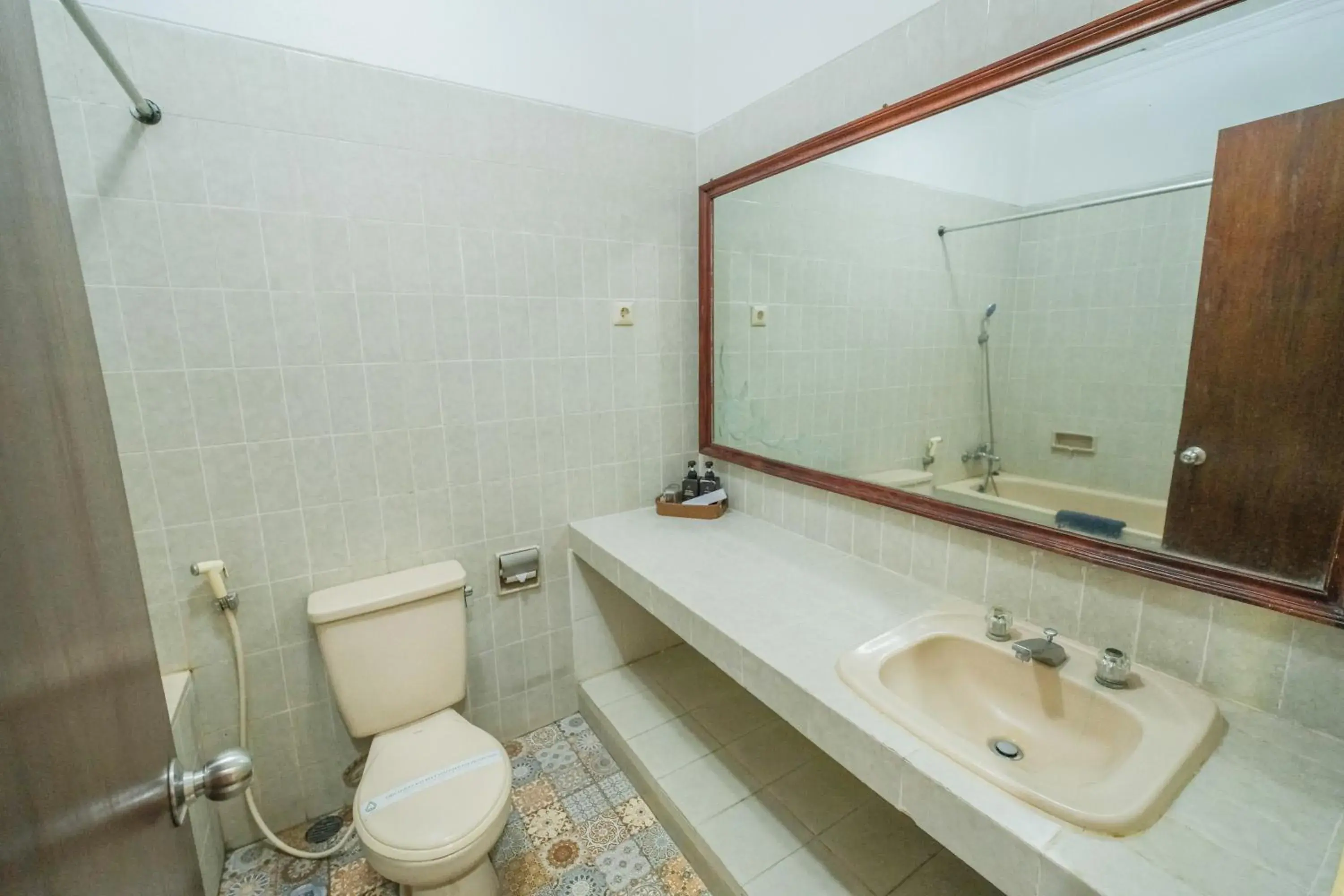 Superior Twin Room in Royal Brongto Hotel Superior Twin Room in Royal Brongto Hotel