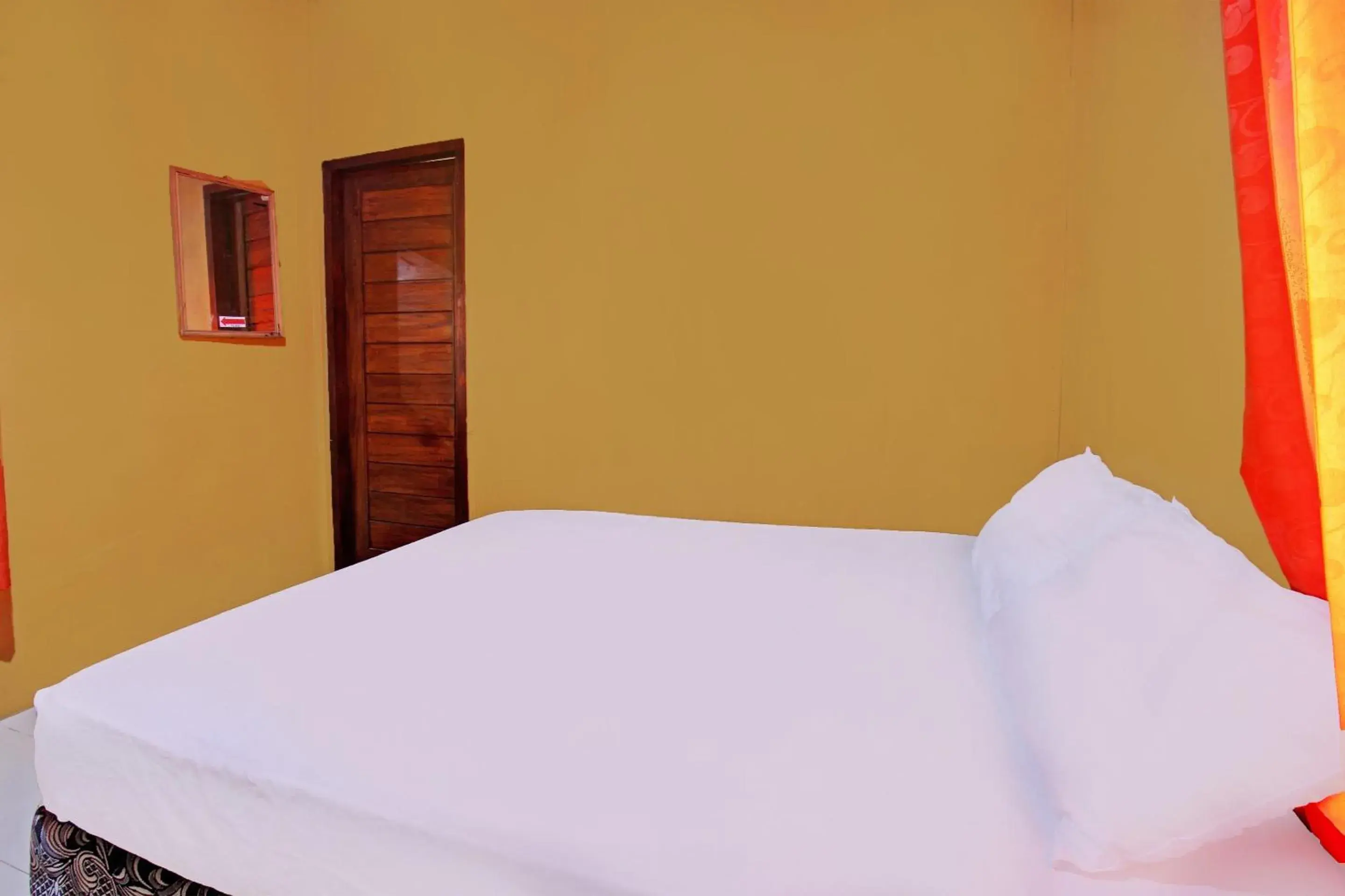 Deluxe Double Room in Hotel O Ujung Samalas HomestayNearLapangan Sembalun Bumbung Deluxe Double Room in Hotel O Ujung Samalas HomestayNearLapangan Sembalun Bumbung