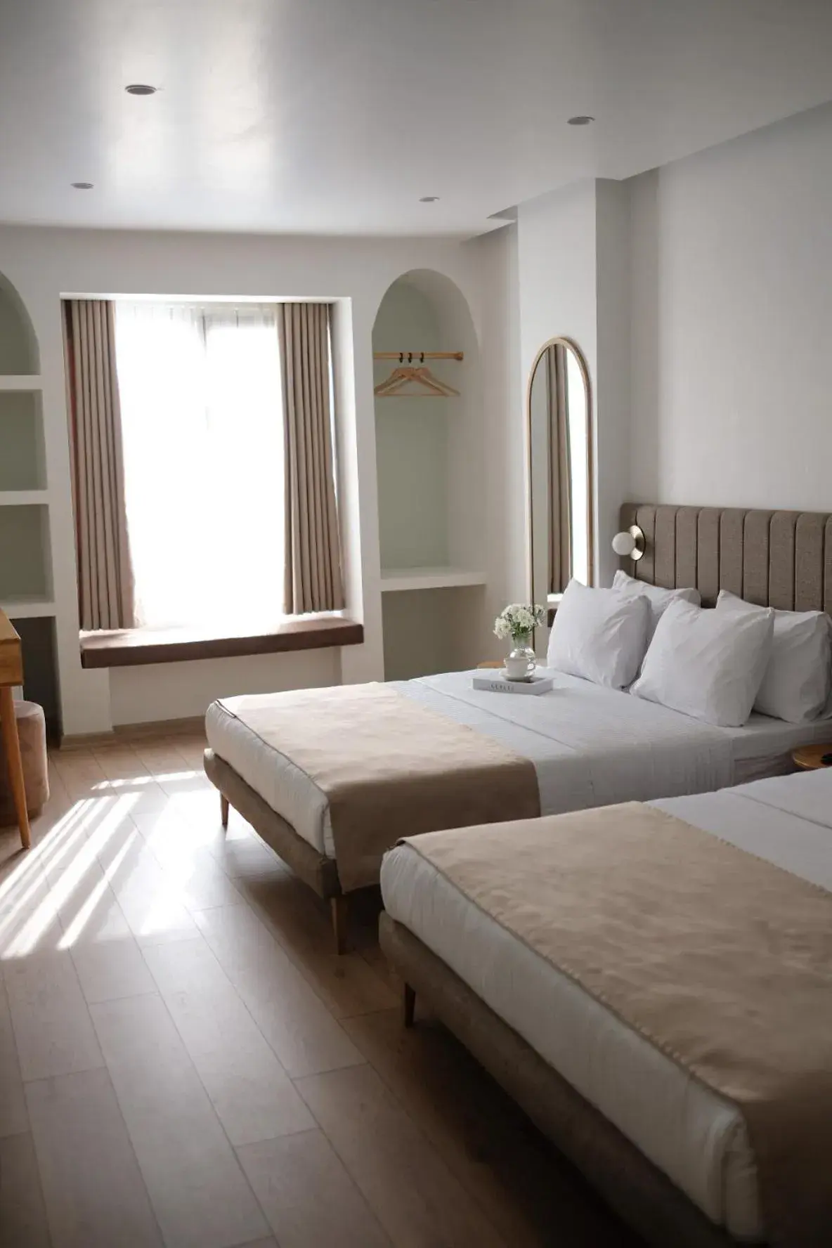 Deluxe Double Room (2 Adults + 1 Child) in Meshk Airport Hotel Deluxe Double Room (2 Adults + 1 Child) in Meshk Airport Hotel