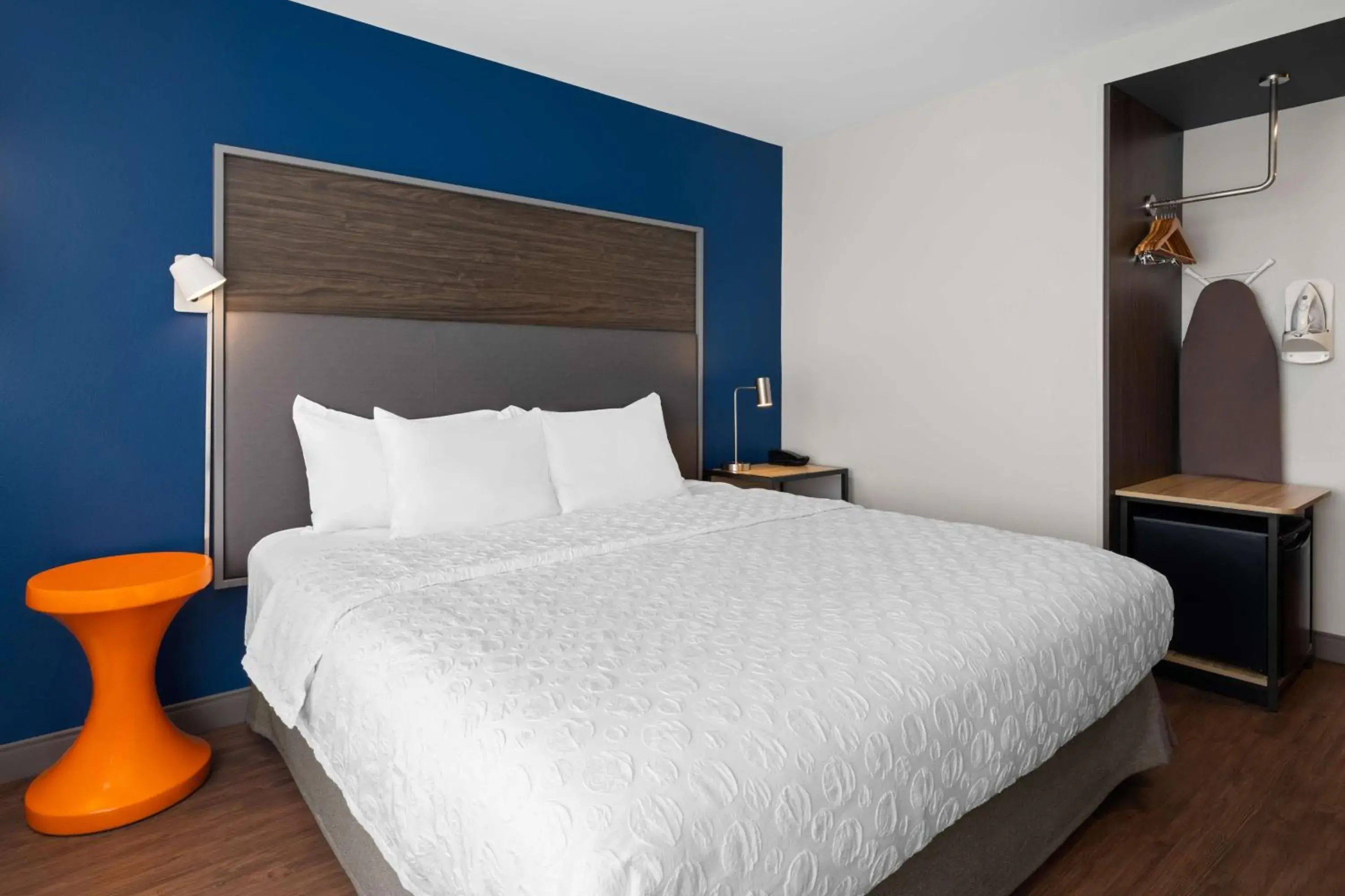 King Room with Walk-In Shower in Tru By Hilton Wisconsin Dells King Room with Walk-In Shower in Tru By Hilton Wisconsin Dells