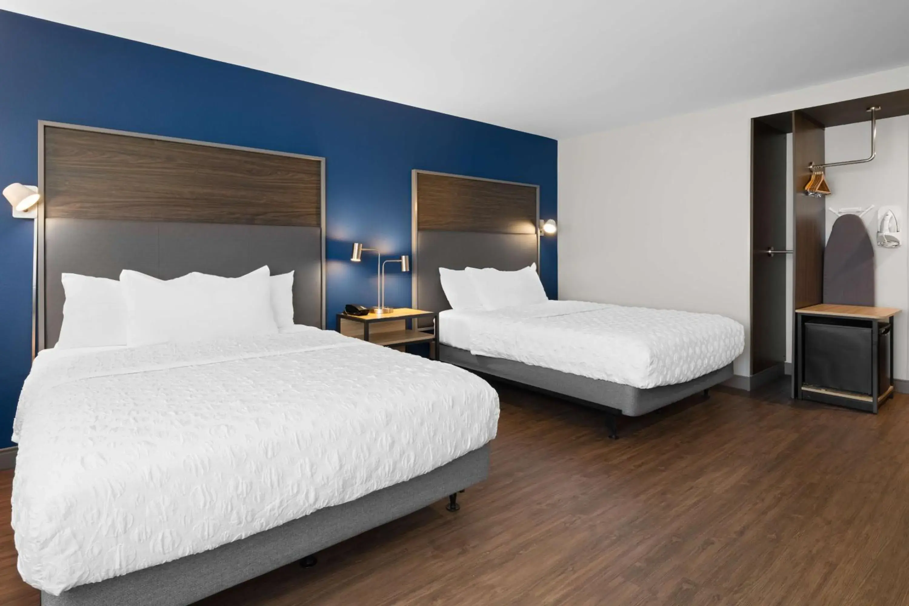 Queen Room with Two Queen Beds - Mobility Access in Tru By Hilton Wisconsin Dells Queen Room with Two Queen Beds - Mobility Access in Tru By Hilton Wisconsin Dells