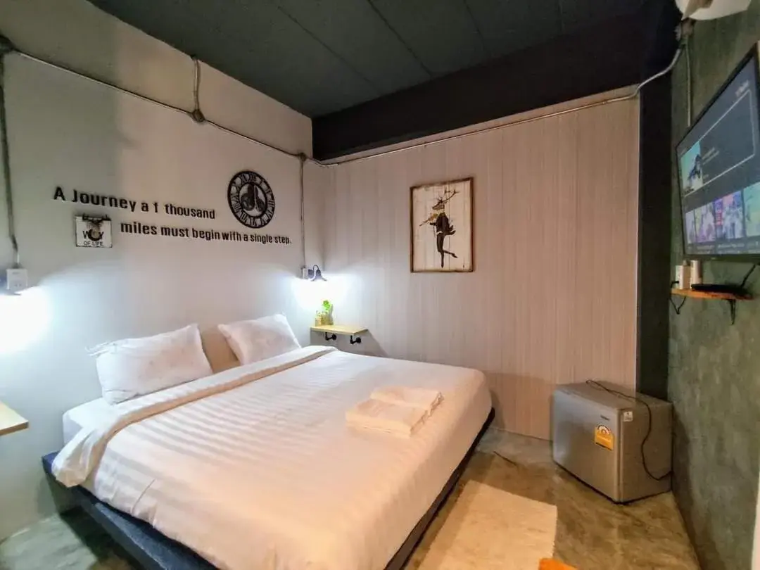 Small Double Room in Tanwa House Small Double Room in Tanwa House