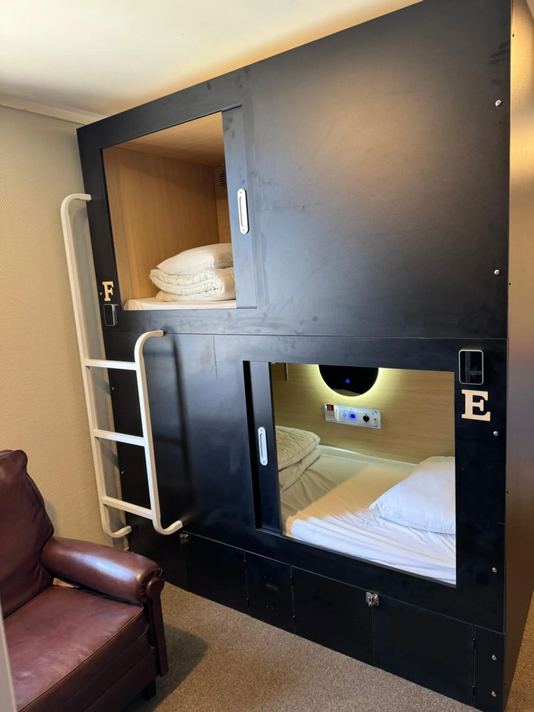 Bunk Bed in Mixed Dormitory Room in UpTown Backpackers Bunk Bed in Mixed Dormitory Room in UpTown Backpackers