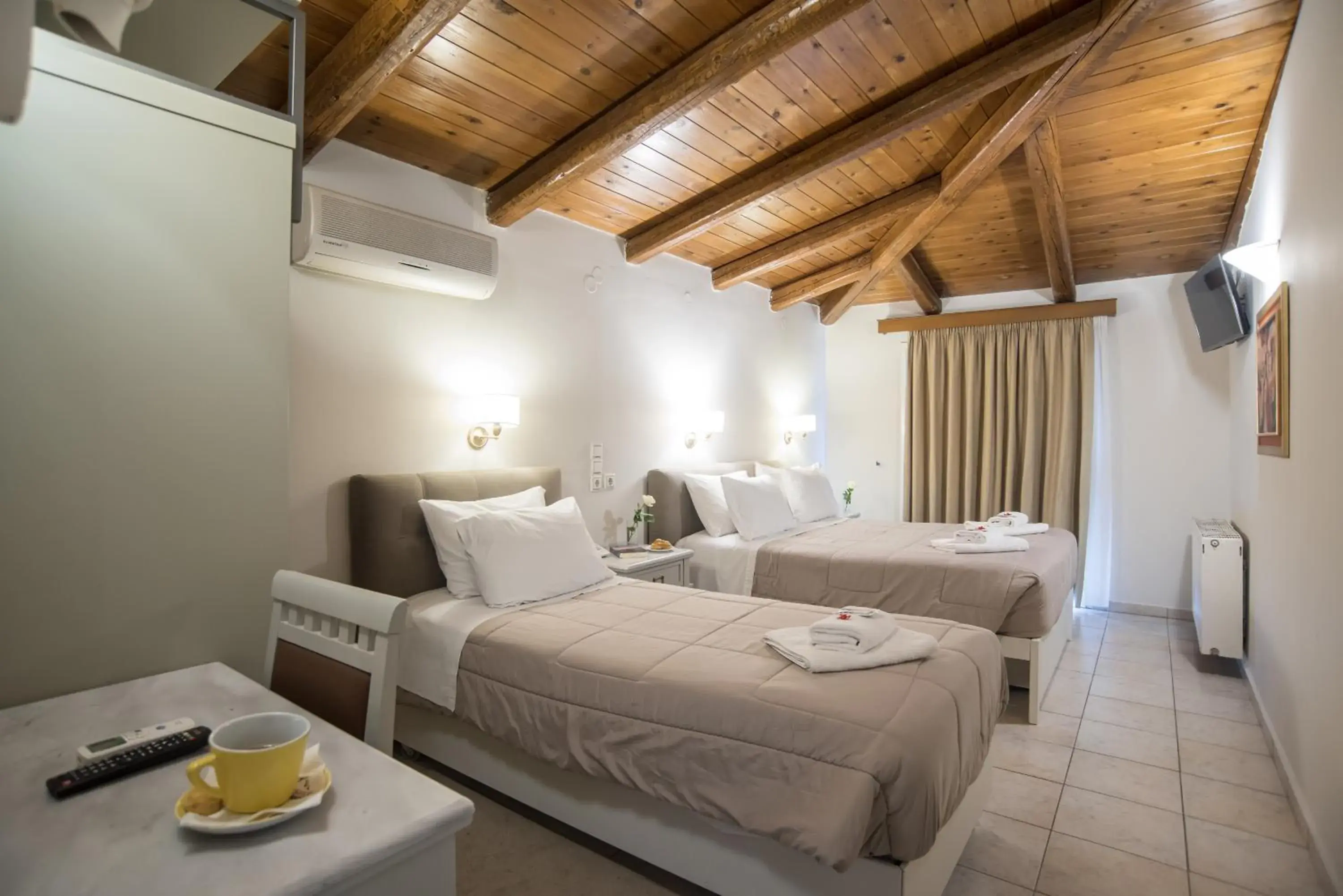 Superior Triple Room in Parnassos Delphi Hotel Superior Triple Room in Parnassos Delphi Hotel