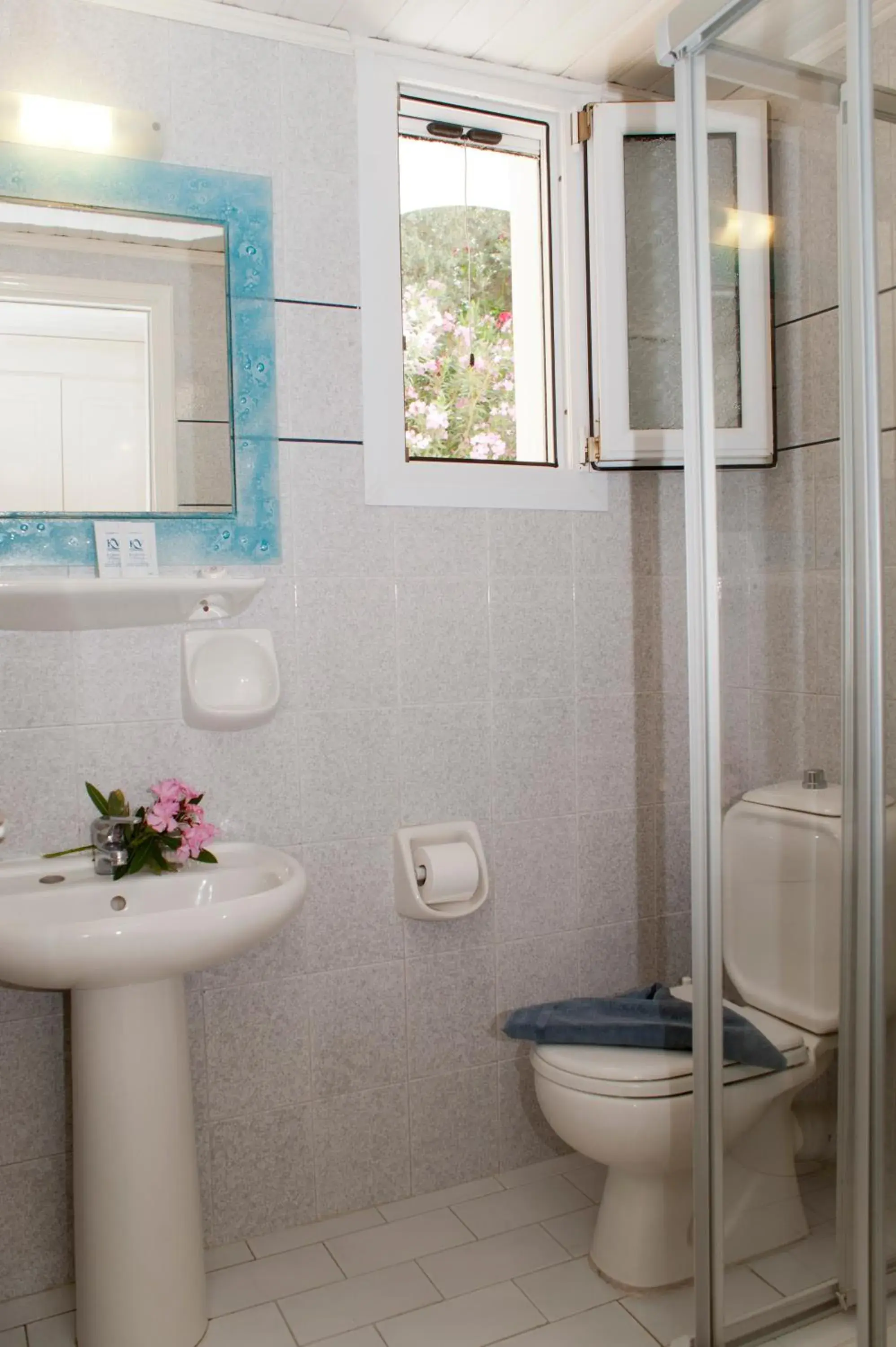 Double Room with Extra Bed in Kerveli Village Hotel Double Room with Extra Bed in Kerveli Village Hotel