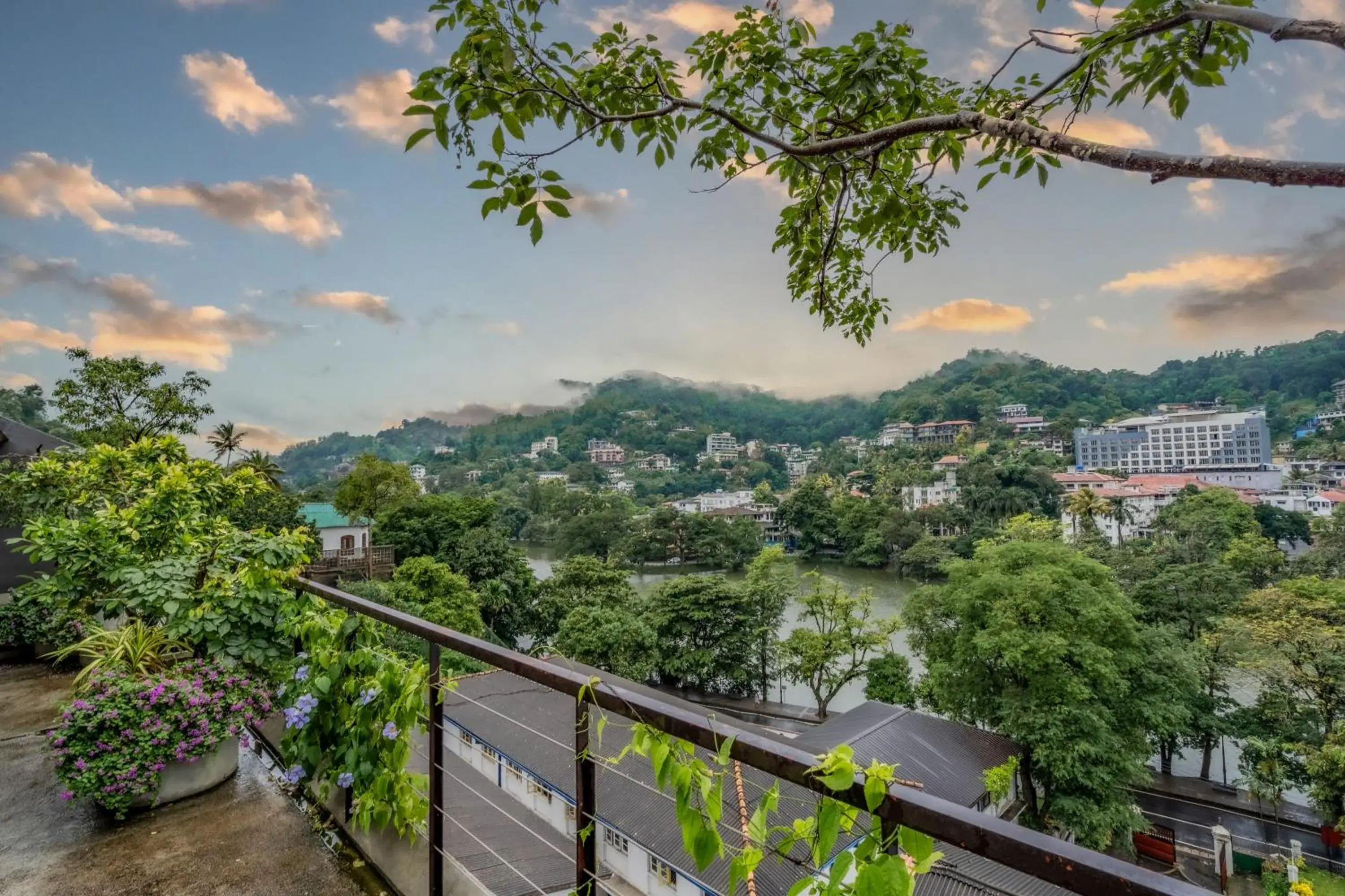 Lake Avenue Hotel Kandy Lake Avenue Hotel Kandy